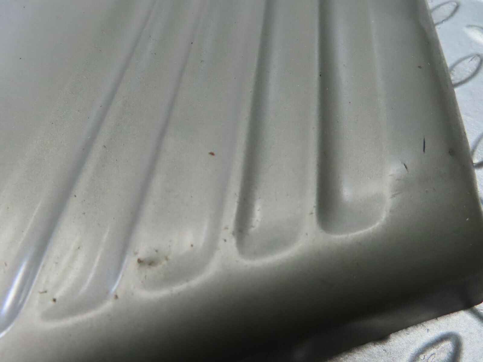 9073 Mercedes-Benz W126 Front Left Fender Wing Moulding Trim 1266902140