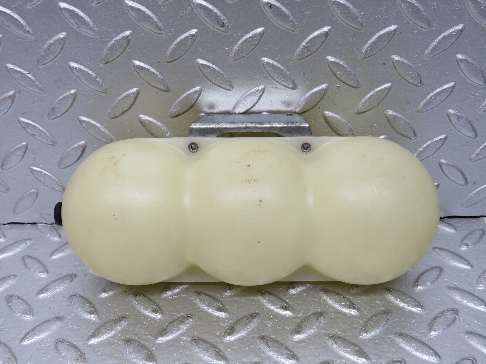 0738 Mercedes-Benz C107 350SLC Coupe Vacuum Reservoir