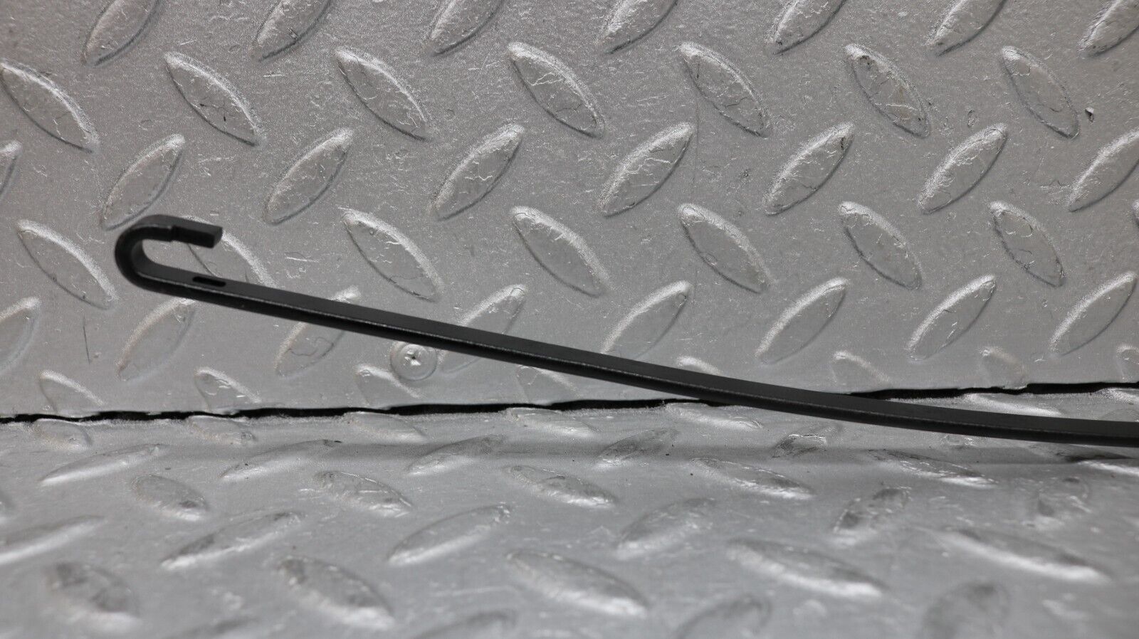 37205 Mercedes-Benz C126 420SEC Coupe Windscreen Wiper Arm Right Side