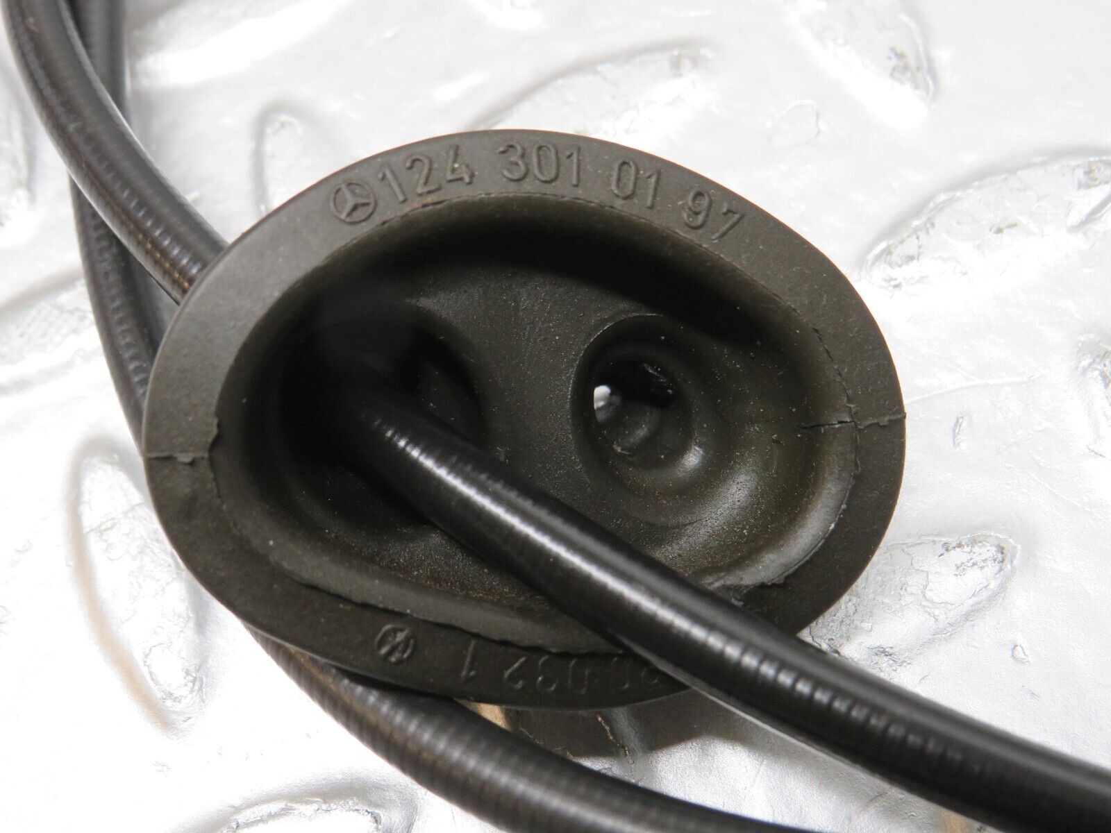 39669 Mercedes-Benz R129 320SL Coupe Accelerator Cable 1243010197