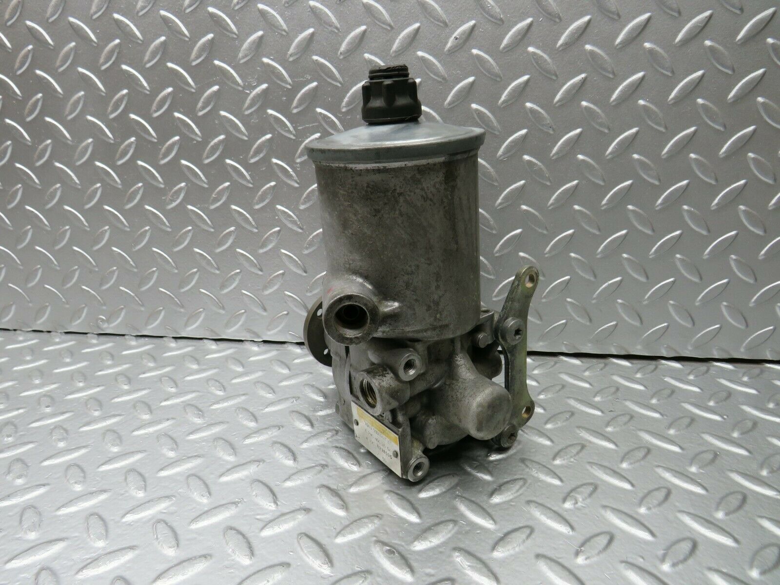22434 Mercedes-Benz C124 E220 Coupe Power Steering Pump 2104662601 7681900503