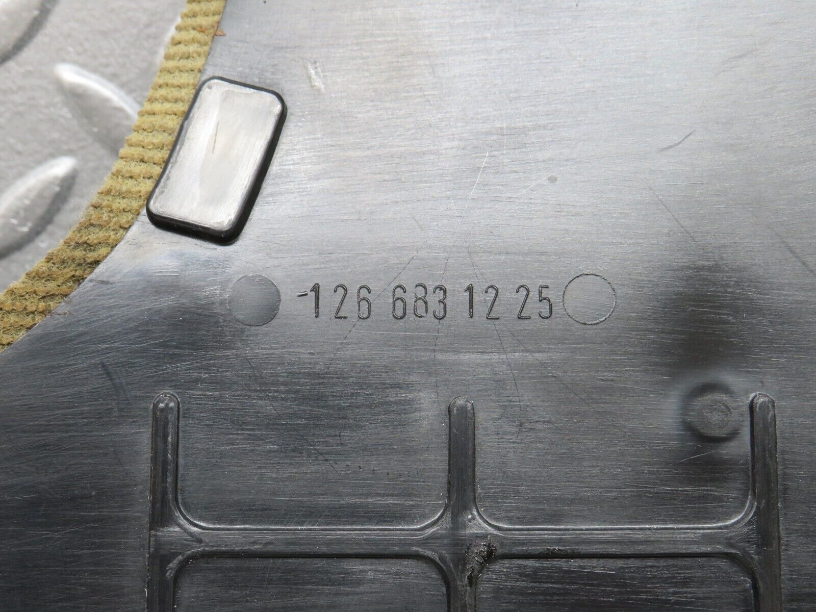 36232 Mercedes-Benz W126 420SE Centre Console Carpet Right Grey 1266831225