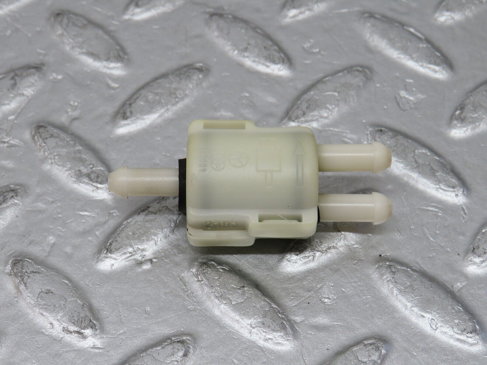 37753 Mercedes-Benz A124 320E Cabriolet Windscreen Washer Fluid Distributor