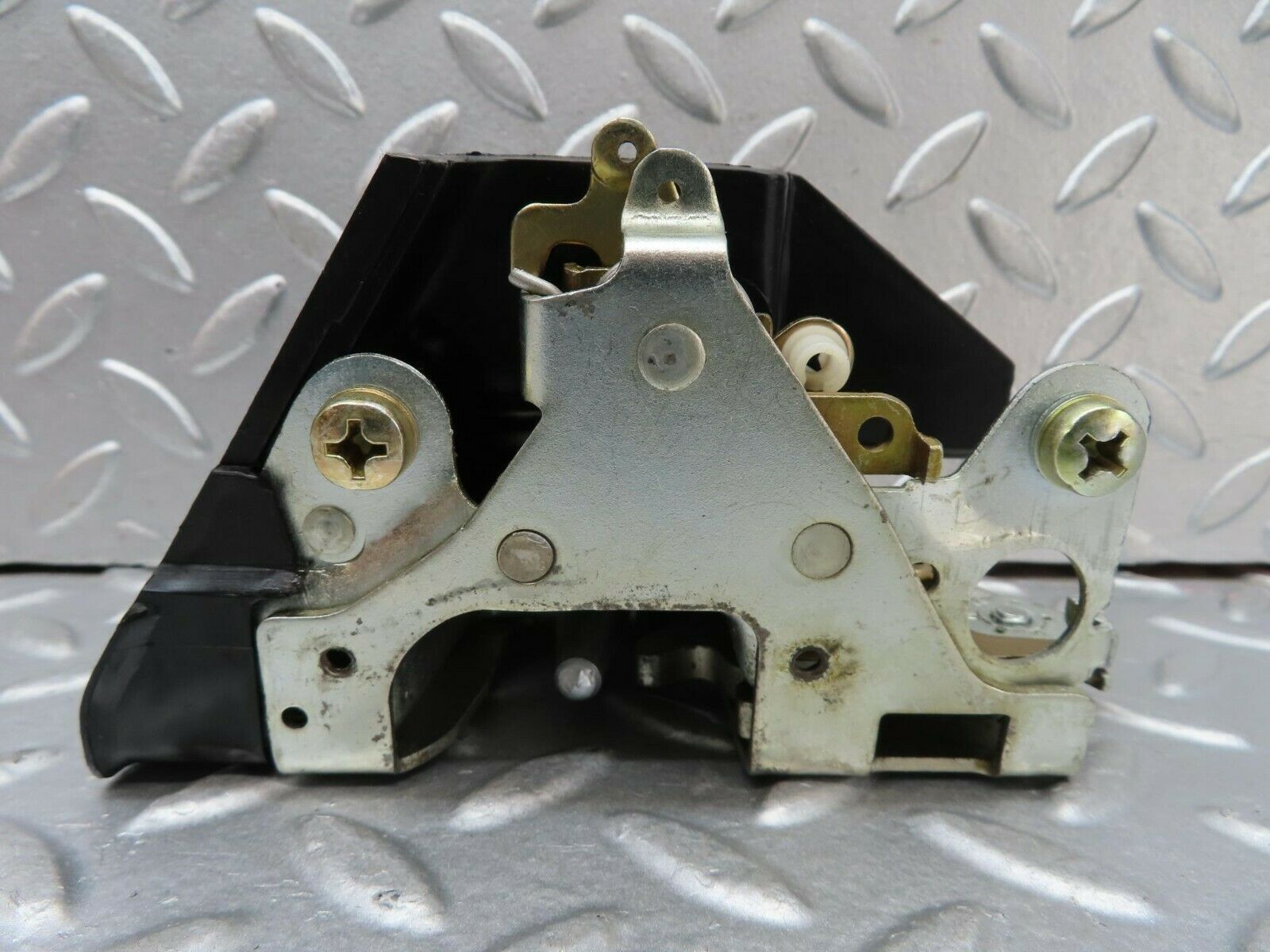 15234 Mercedes-Benz W123 230E Rear Left Door Lock Mechanism 1237230108