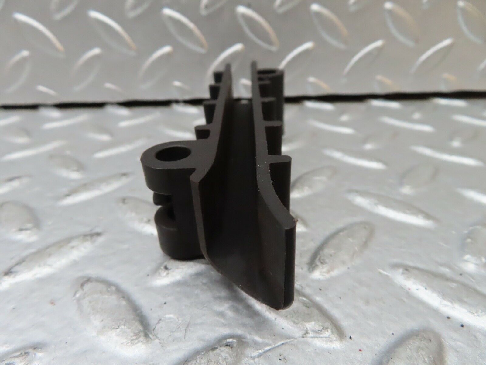 21316 Mercedes-Benz W123 230E Timing Chain Guide Rail 1020520416