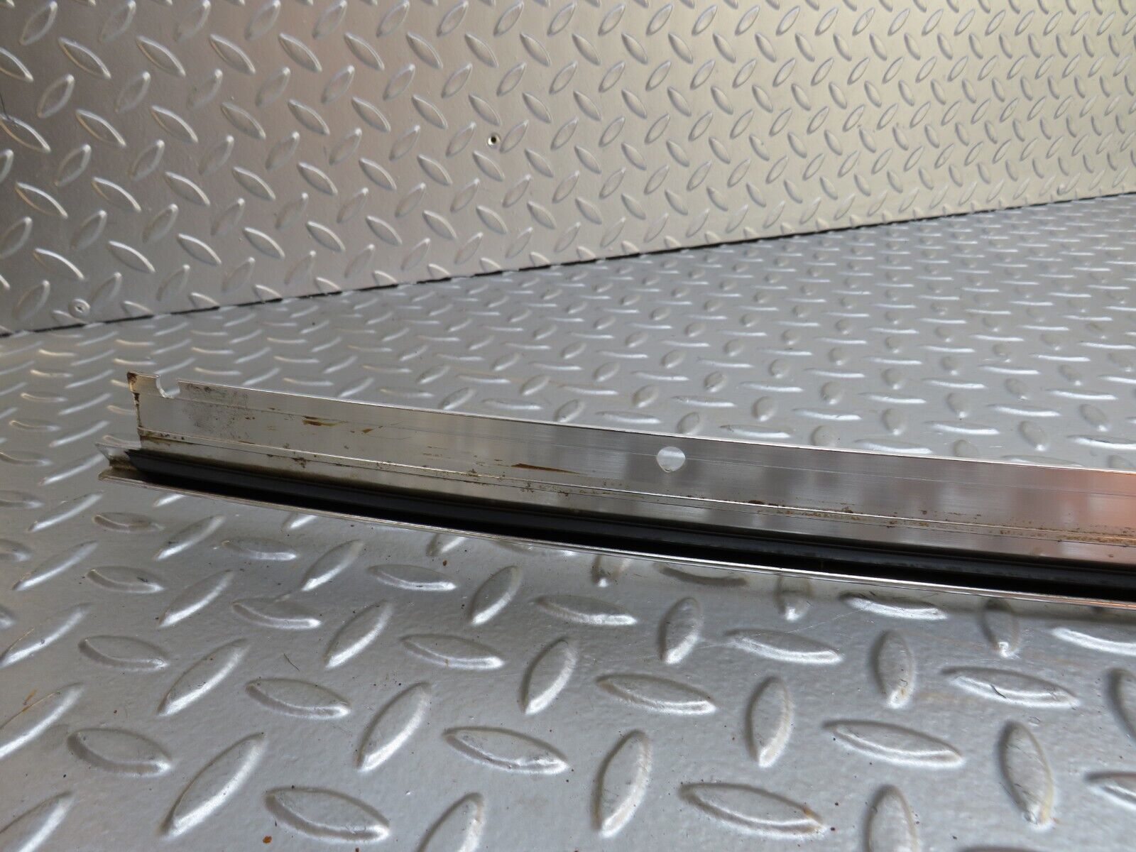 37027 Mercedes-Benz C126 420SEC Coupe Roof Chrome Trim Left Side