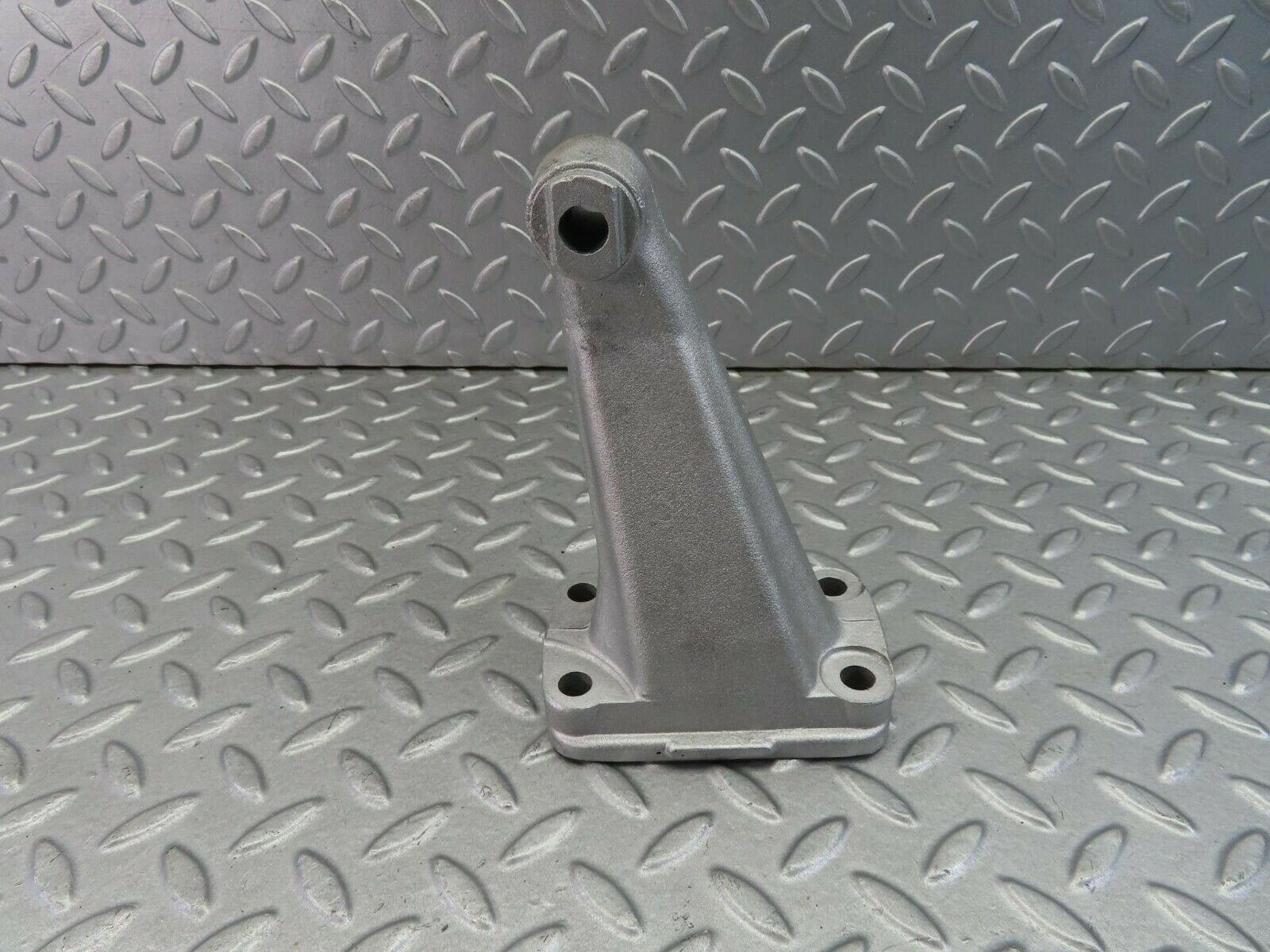 7967 Mercedes-Benz W115 220D Engine Mount Bracket Right Side 1152230504