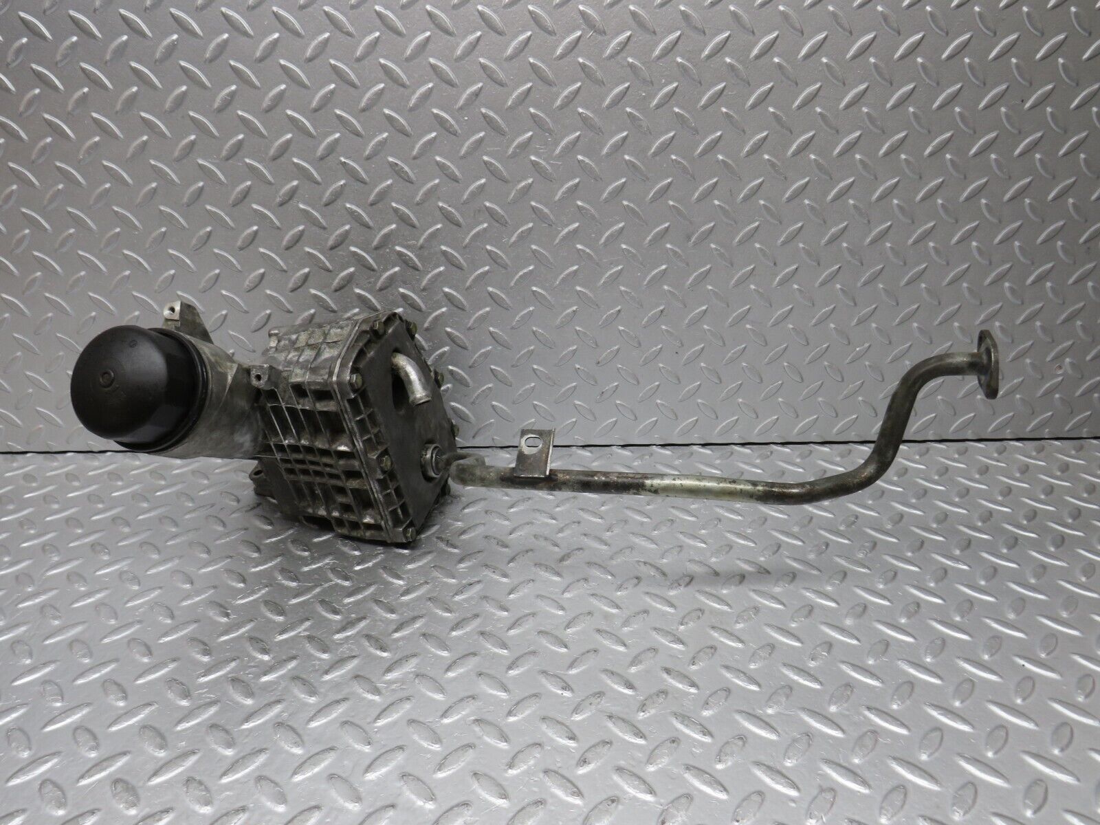 38169 Mercedes-Benz A124 320E Cabriolet Oil Filter Housing 1041840608