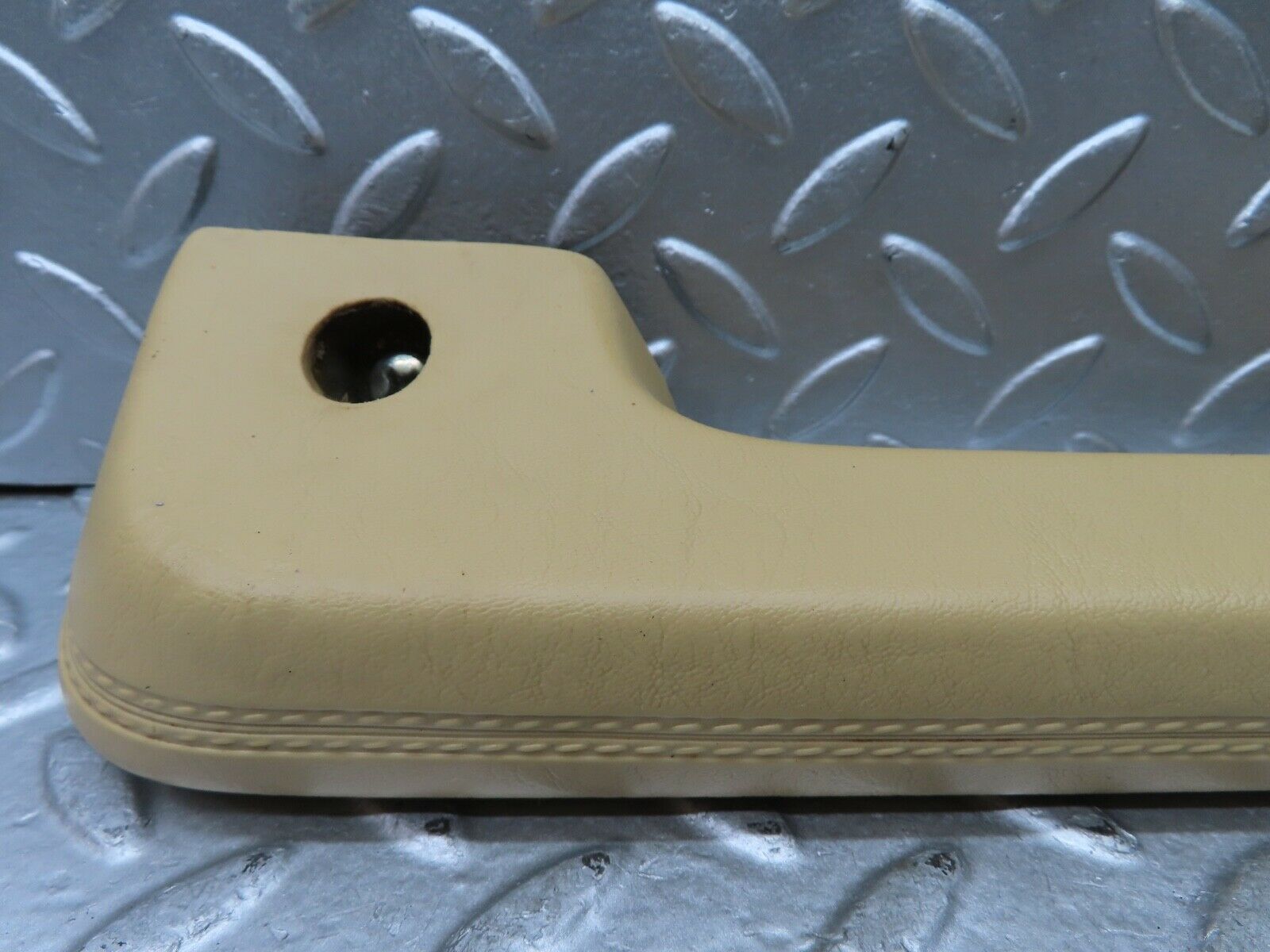 21029 Mercedes-Benz W123 230E Interior Door Handle Right Side Beige 1239702001
