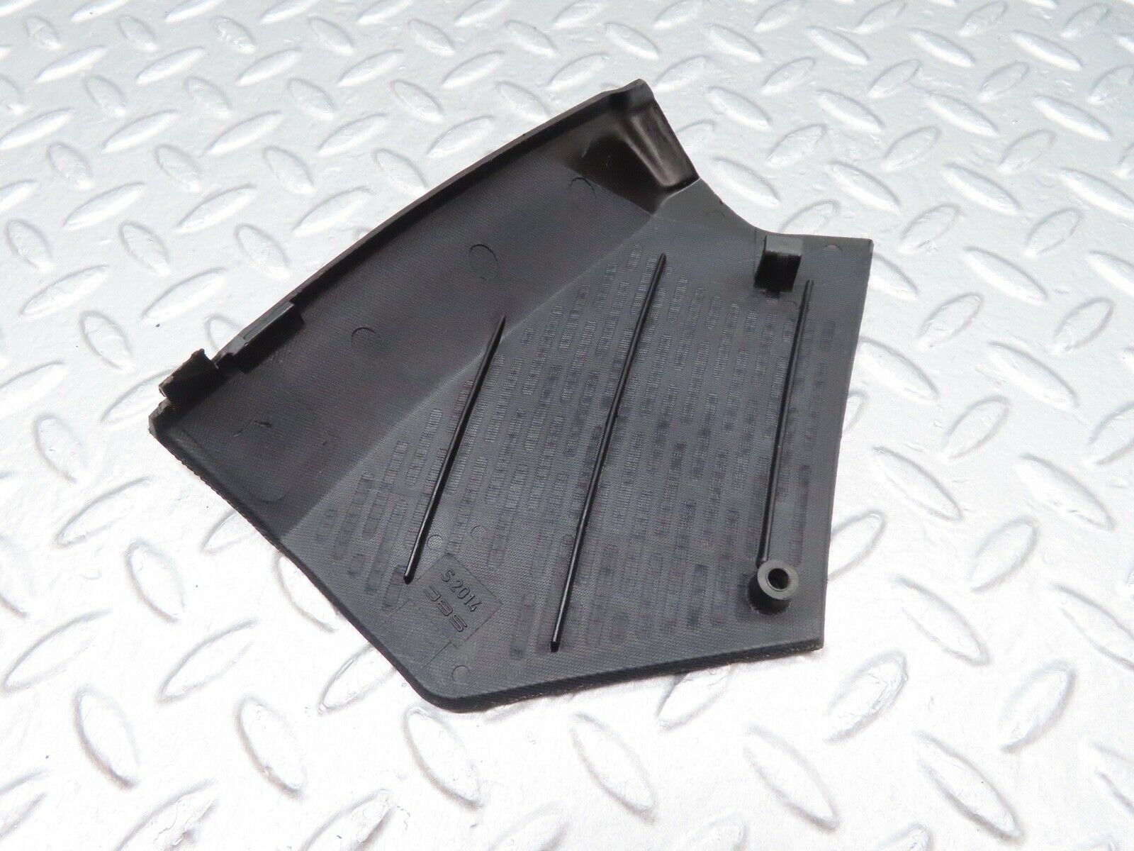 17925 Mercedes-Benz W123 200 Dashboard Speaker Cover Grill Right