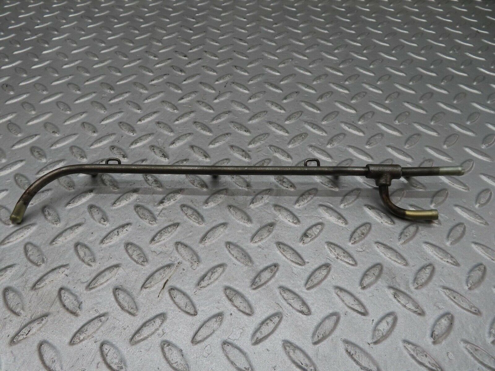 12450 Mercedes-Benz W108 280SE 3.5 Injector Fuel Pipe Left Side