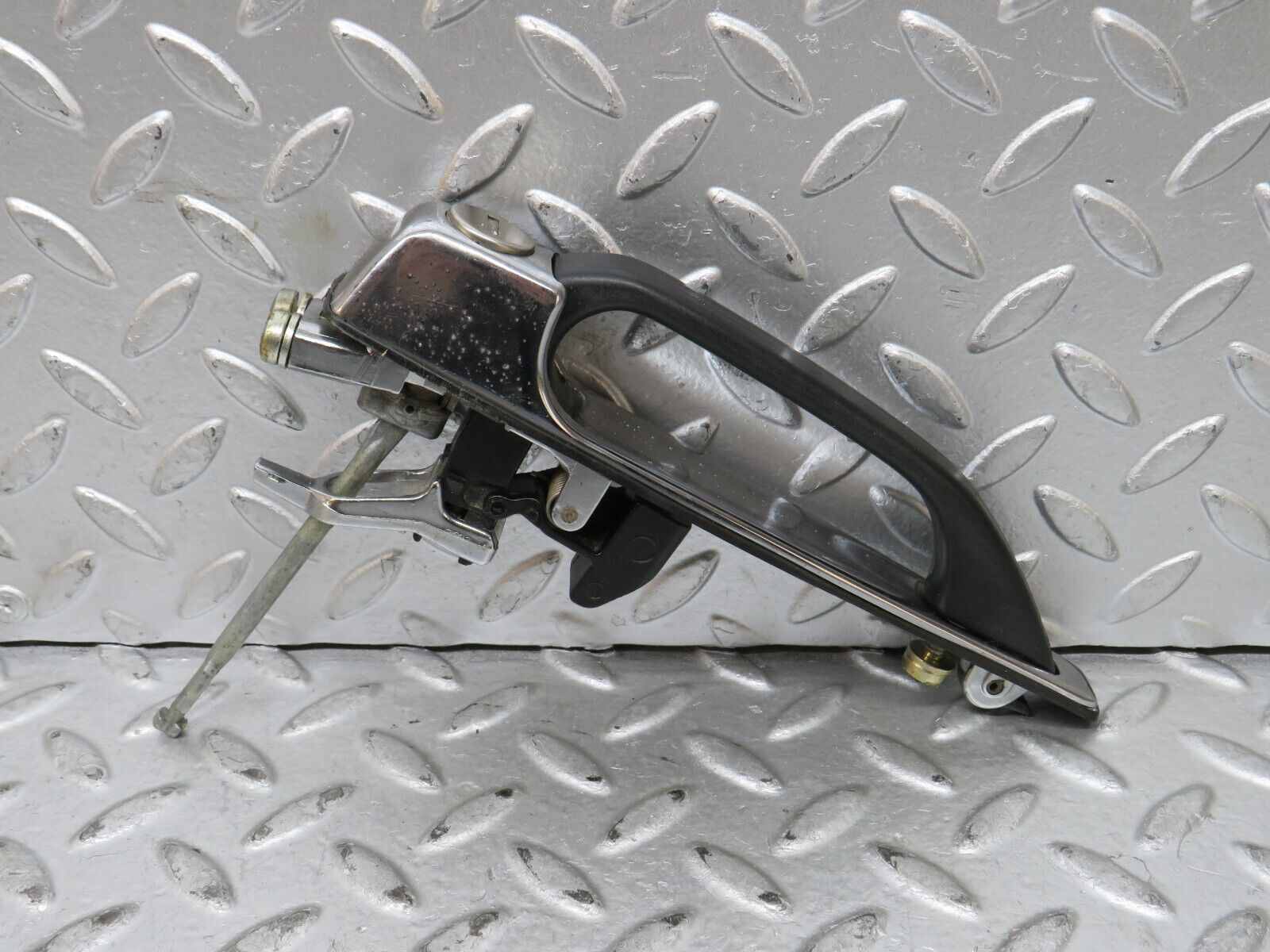 28894 Mercedes-Benz W123 230E Front Left Exterior Door Handle