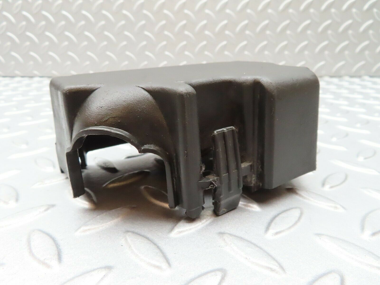 3911 Mercedes-Benz S123 200T Wagon Fuse Box Relay Cover 1235450146