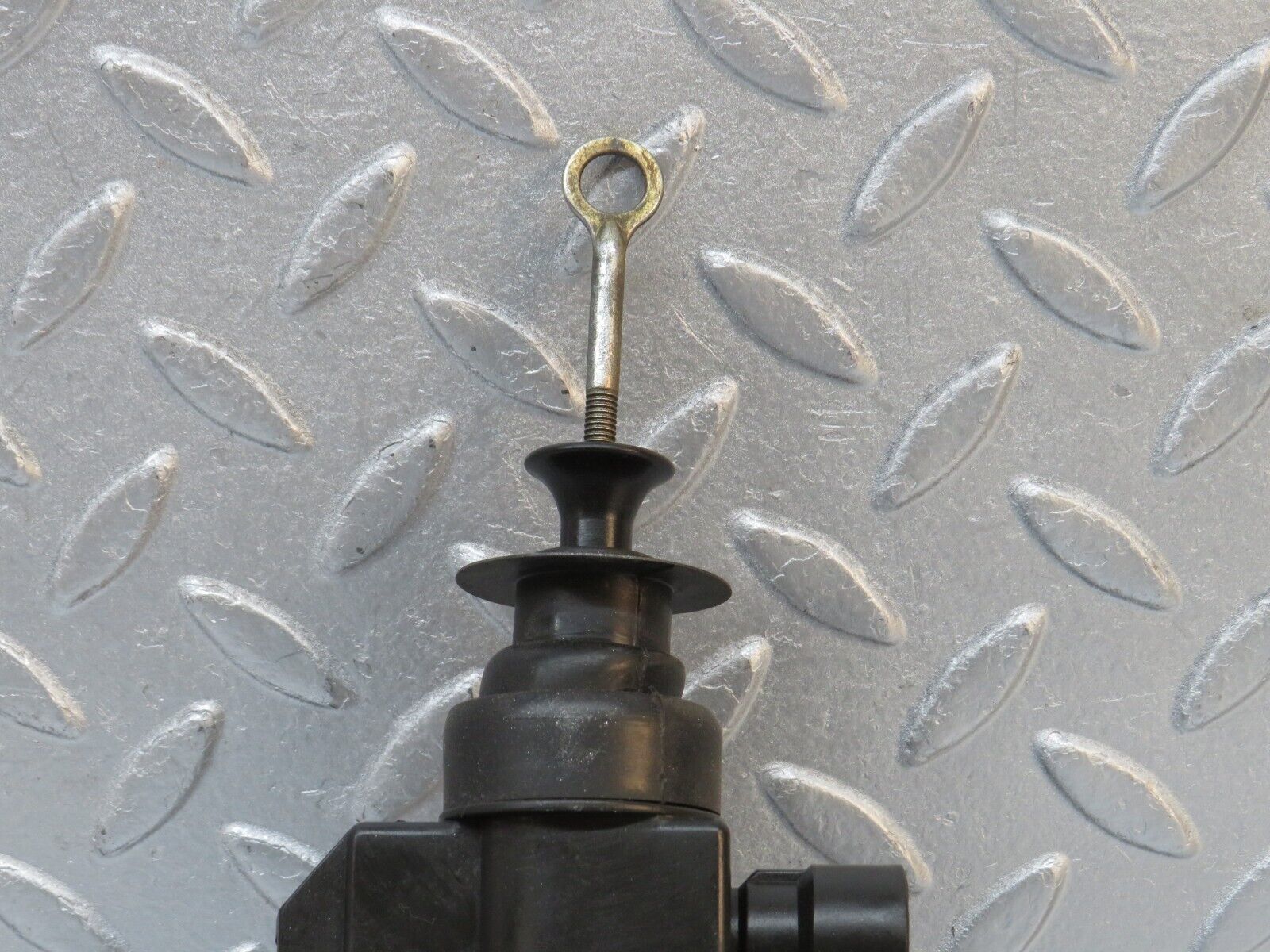 39739 Mercedes-Benz R129 320SL Coupe Door Lock Vacuum Actuator