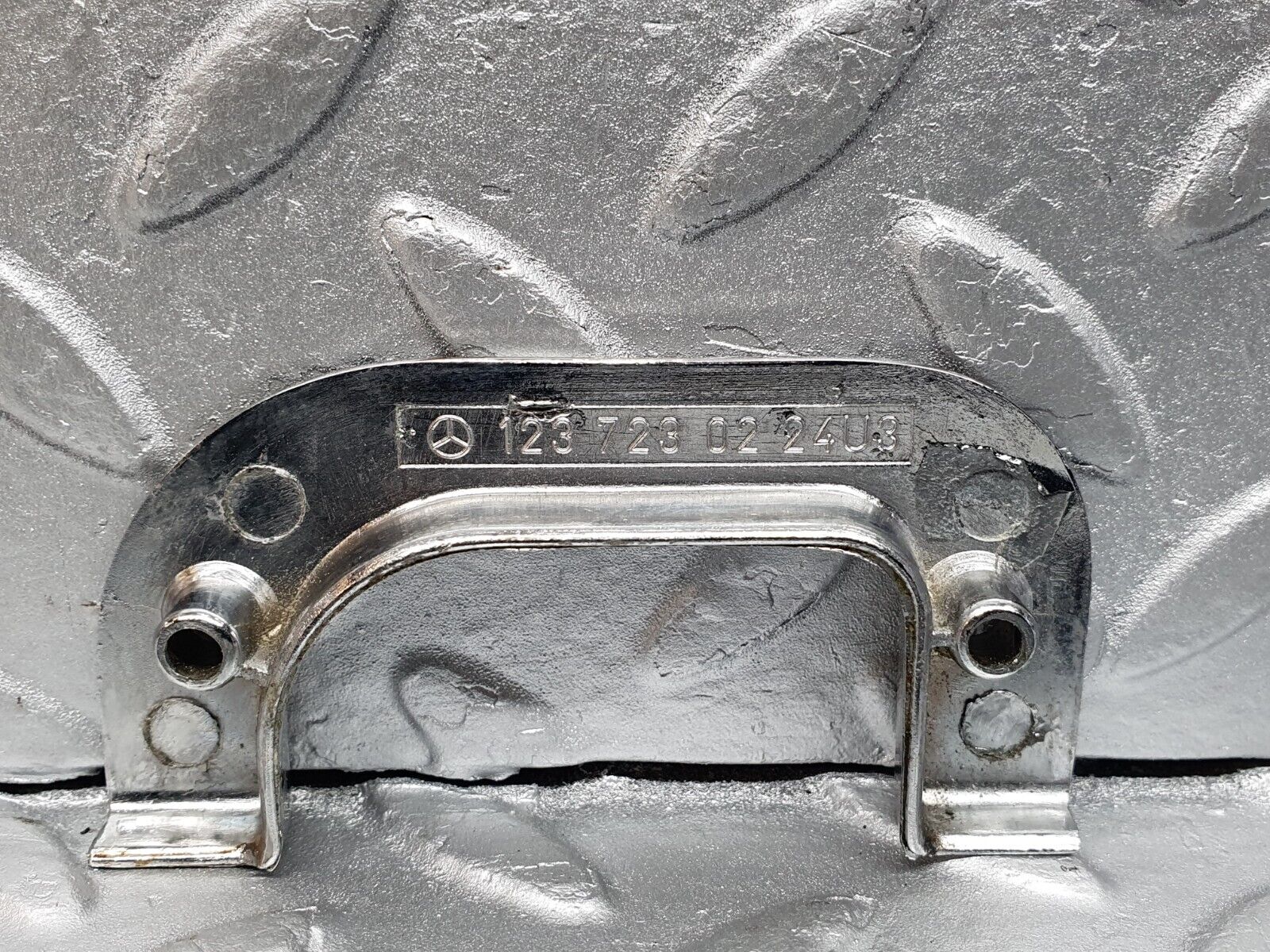 40895 Mercedes-Benz W126 300SE Interior Chrome Door Latch Trim Right 1237230224