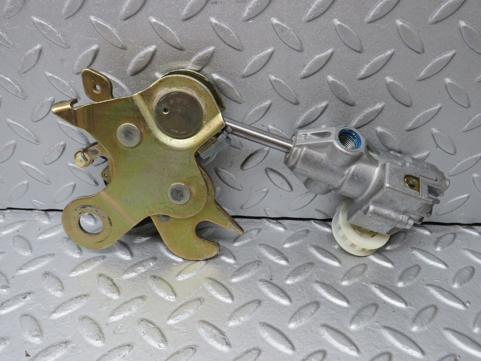 36823 Mercedes-Benz R129 300SL-24 Front Right Seat Recline Mechanism 1298202607 1136201033 1299101261