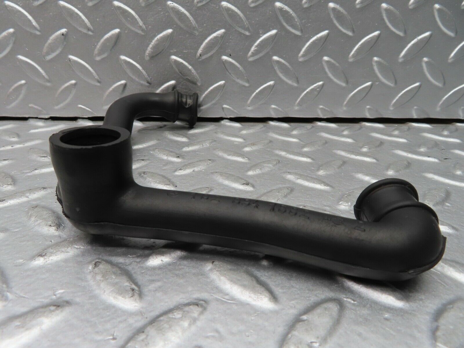 21219 Mercedes-Benz W123 230E Air Intake Pipe 1020941682