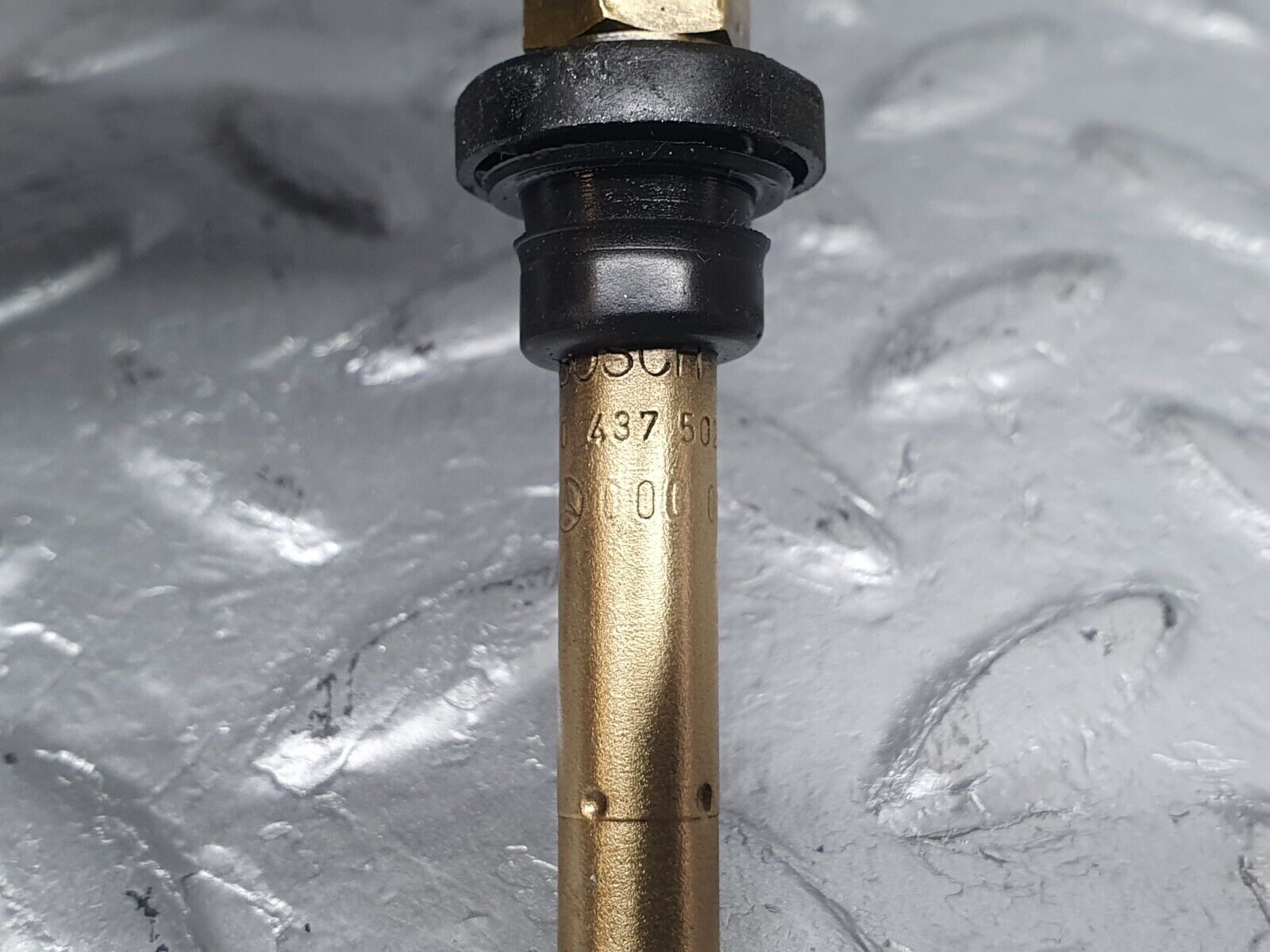 41034 Mercedes-Benz W126 300SE Fuel Injector Bosch 0000785623 0437502047