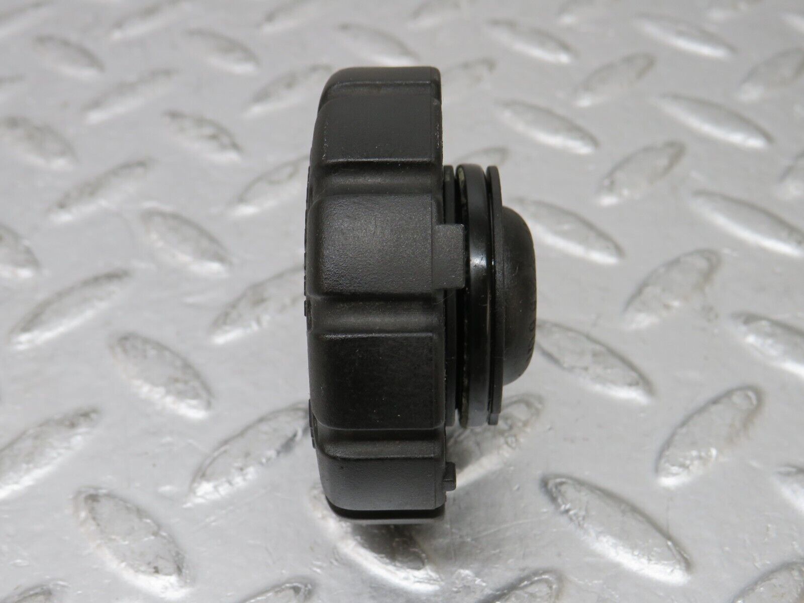 35308 Mercedes-Benz W210 Coolant Tank Reservoir Cap 2105010315