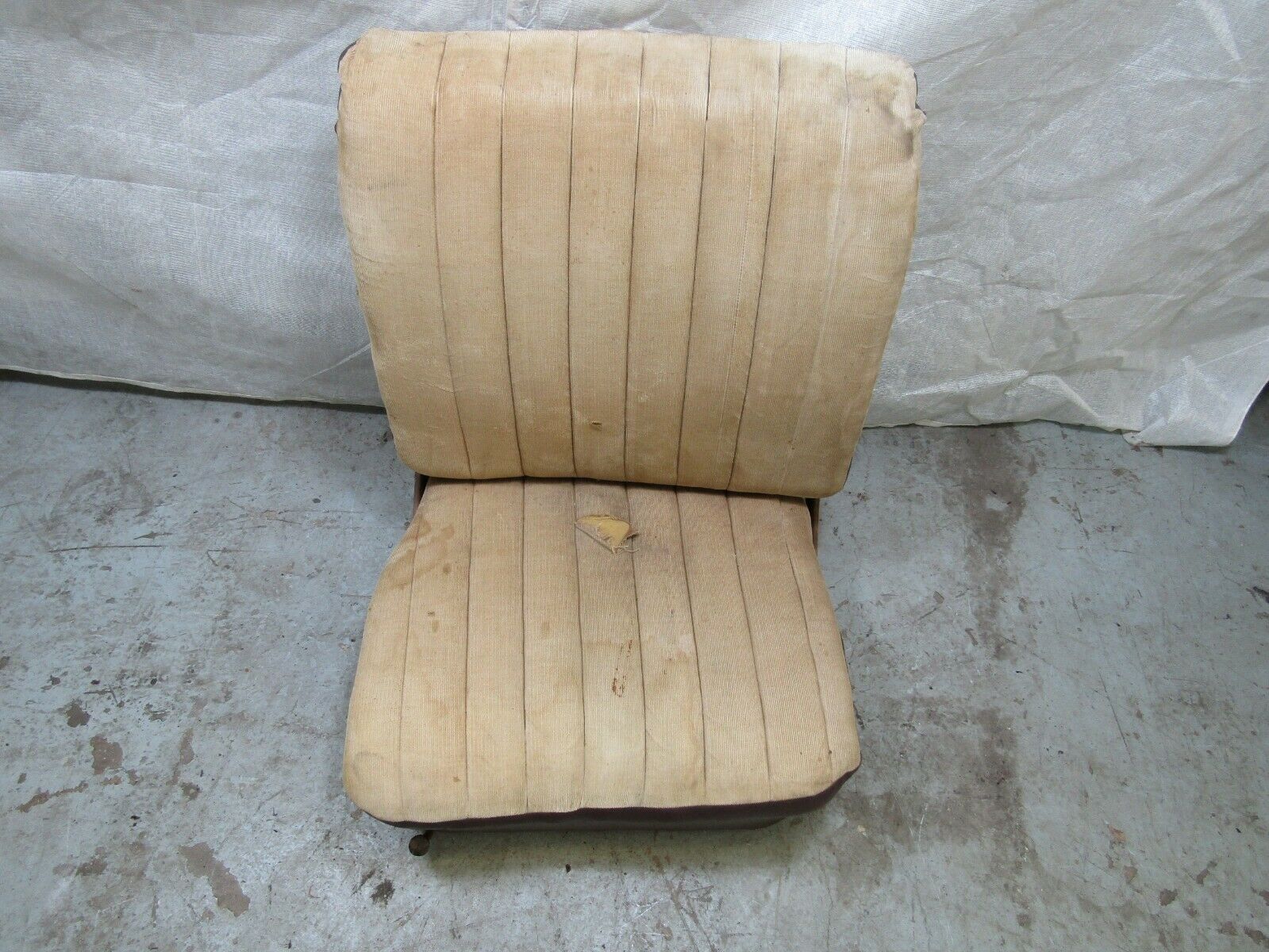 3251 Mercedes-Benz W120 PONTON Front Left Seat Creme Fabric