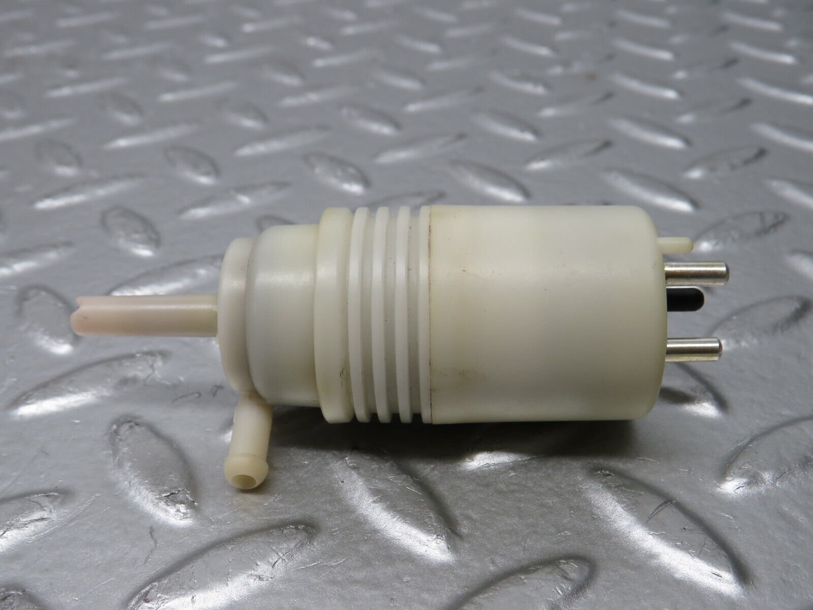 31619 Mercedes-Benz W201 190LE 1.8L Windscreen Washer Pump Hella 1248690421