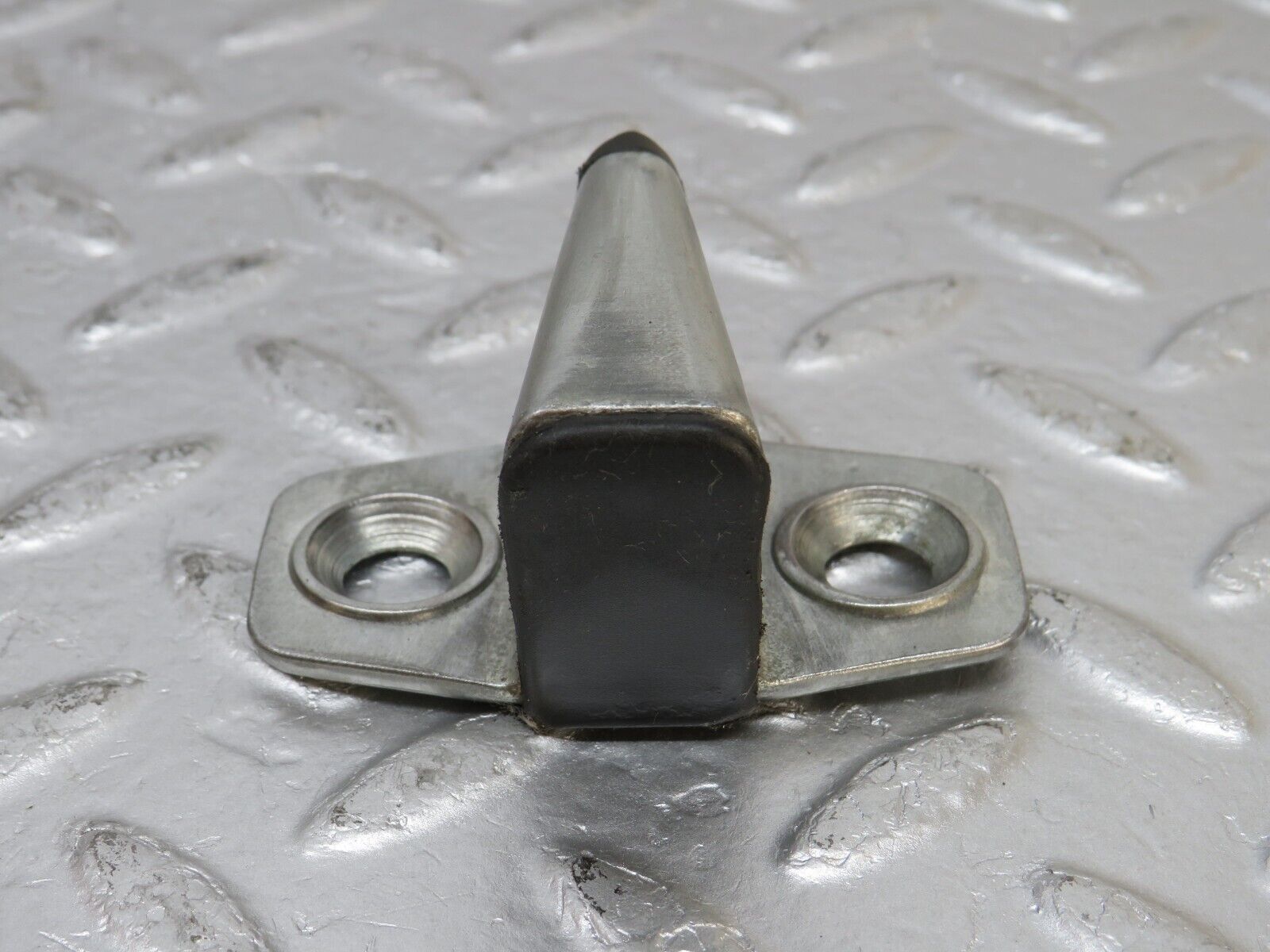 33897 Mercedes-Benz W124 260E Door Lock Latch