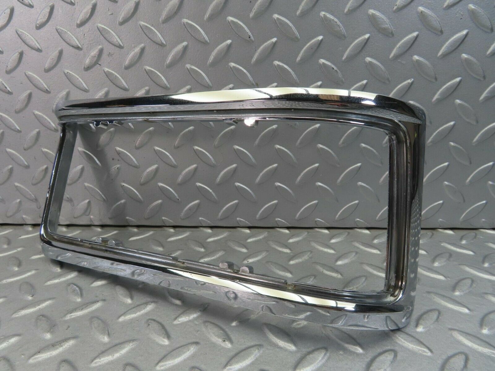 8509 Mercedes-Benz W115 Tail Light Chrome Frame Right 1158260259