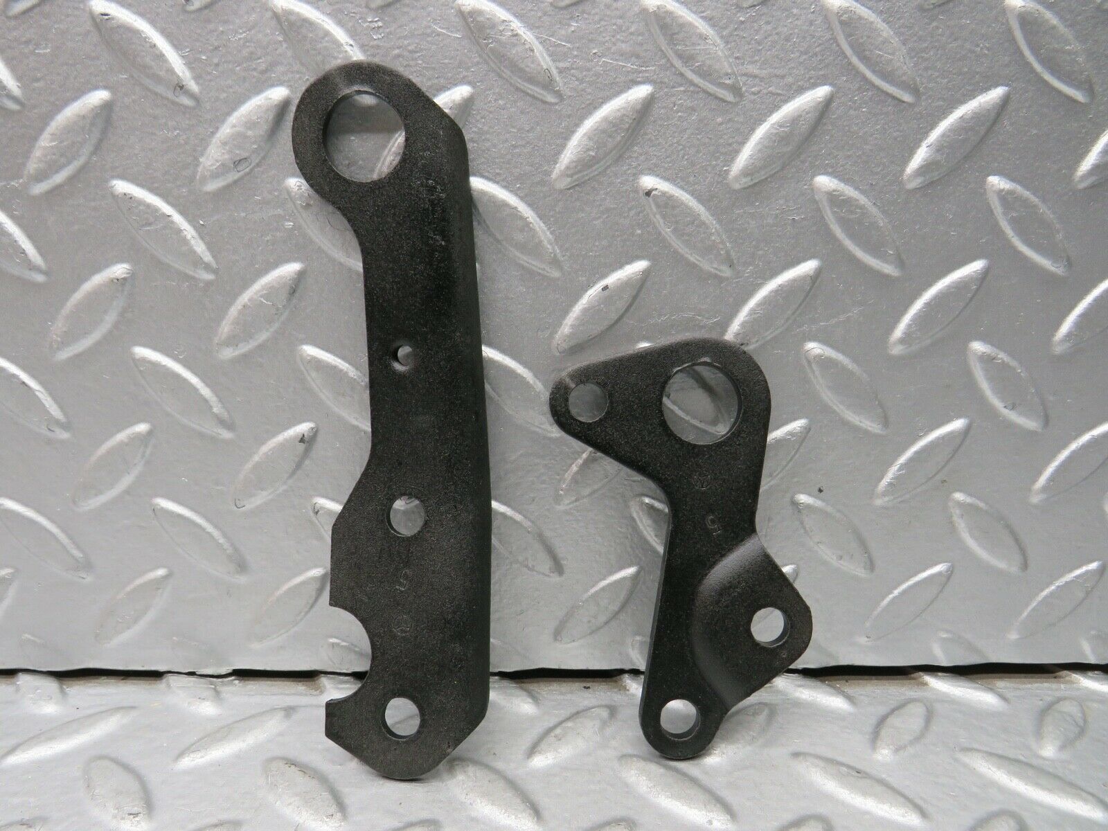 21896 Mercedes-Benz W126 300SE Engine Lifting Eyes Hooks