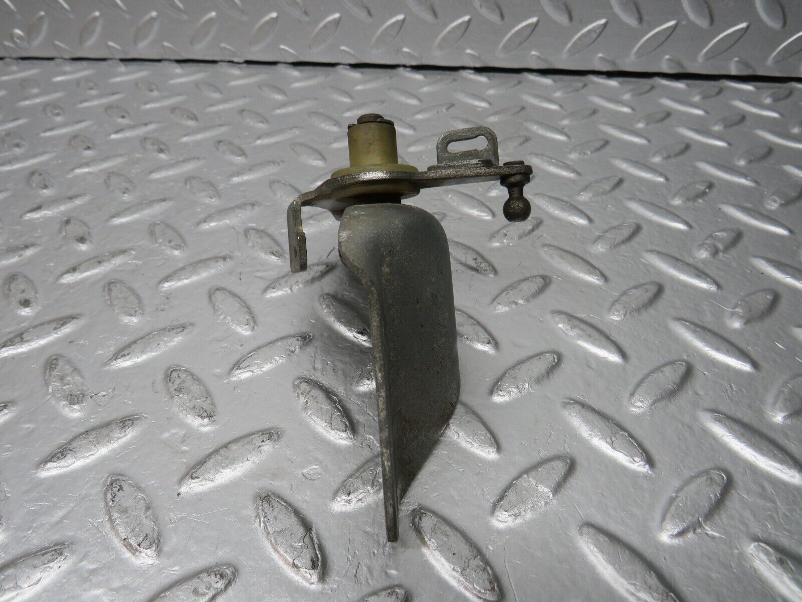 31158 Mercedes-Benz W123 200D Throttle Linkage