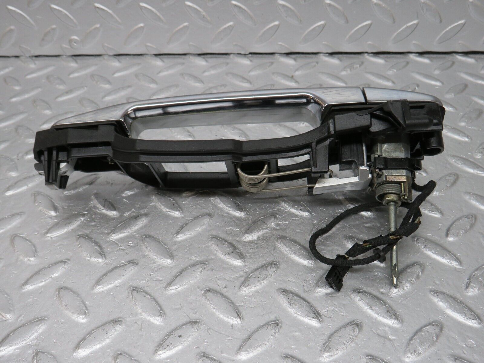 34696 Mercedes-Benz W210 320E Front Right Exterior Door Handle No Key