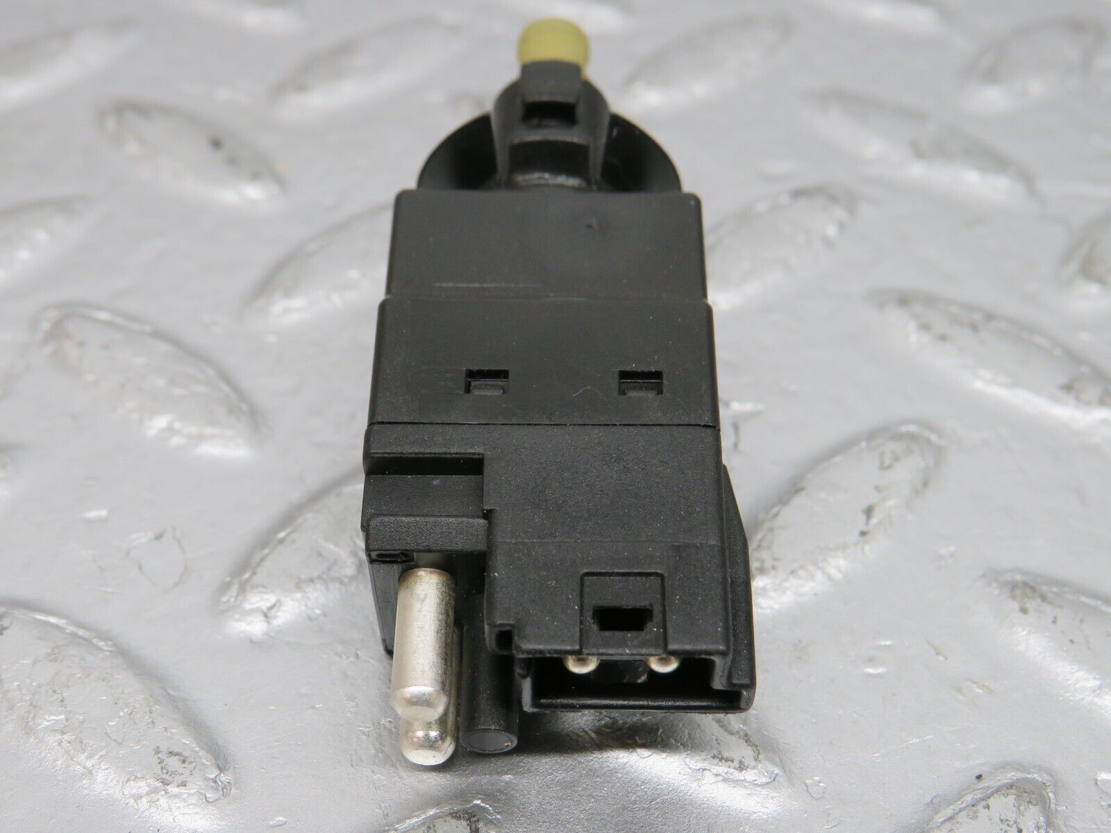 39635 Mercedes-Benz R129 320SL Coupe Brake Light Switch 0015450109