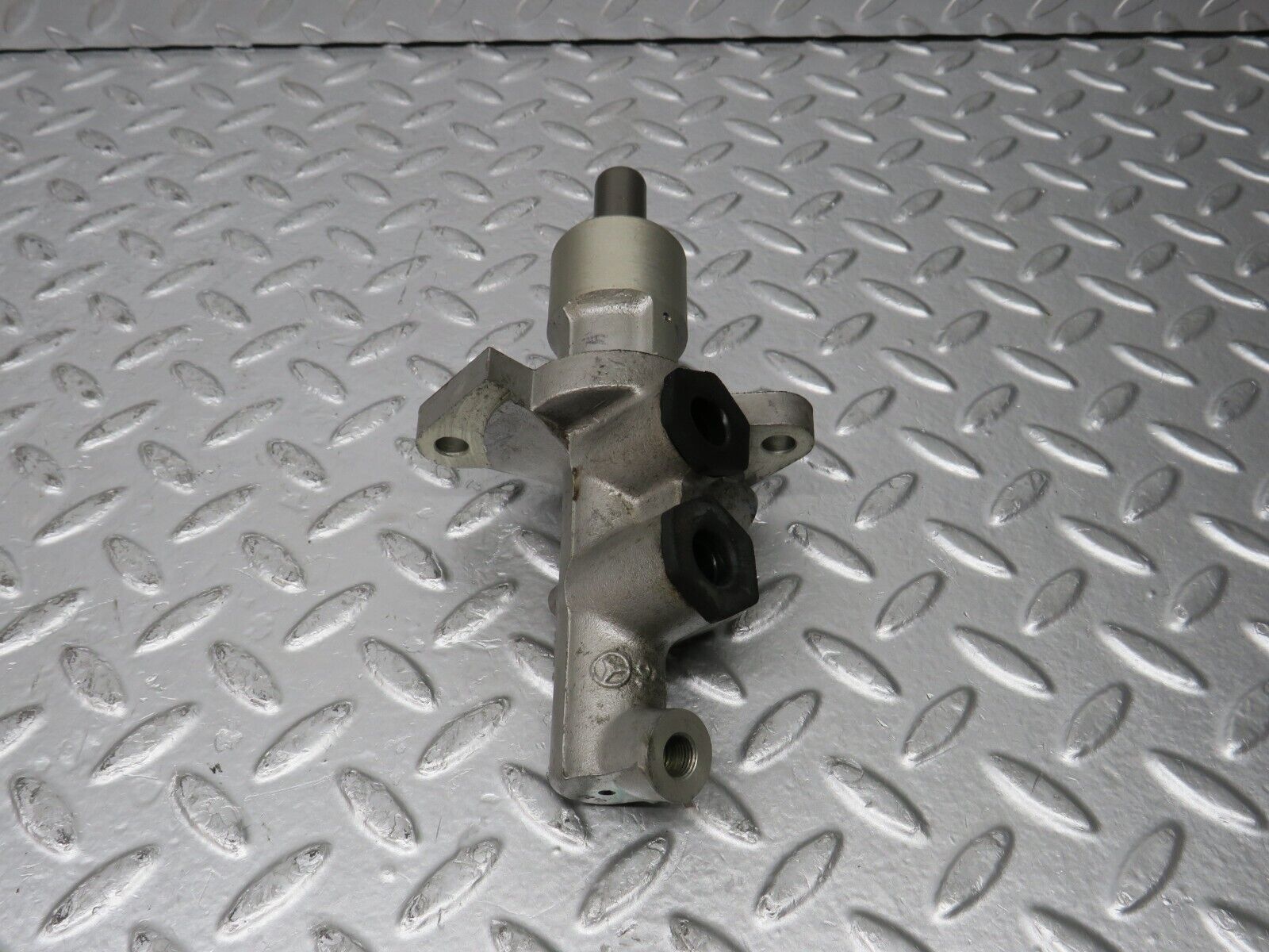 31240 Mercedes-Benz S124 220TE Wagon Brake Master Cylinder Girling