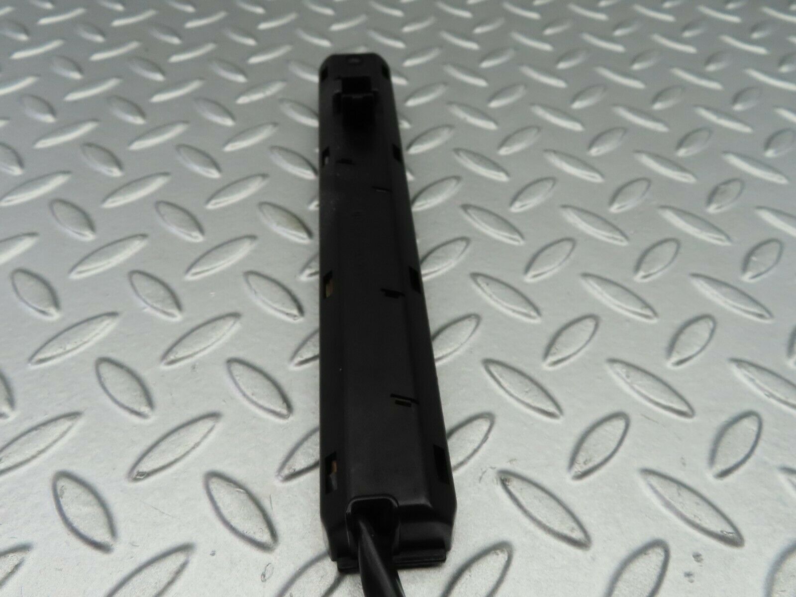 6537 Mercedes-Benz S124 E220 Wagon Left Tail Light Bulb Holder