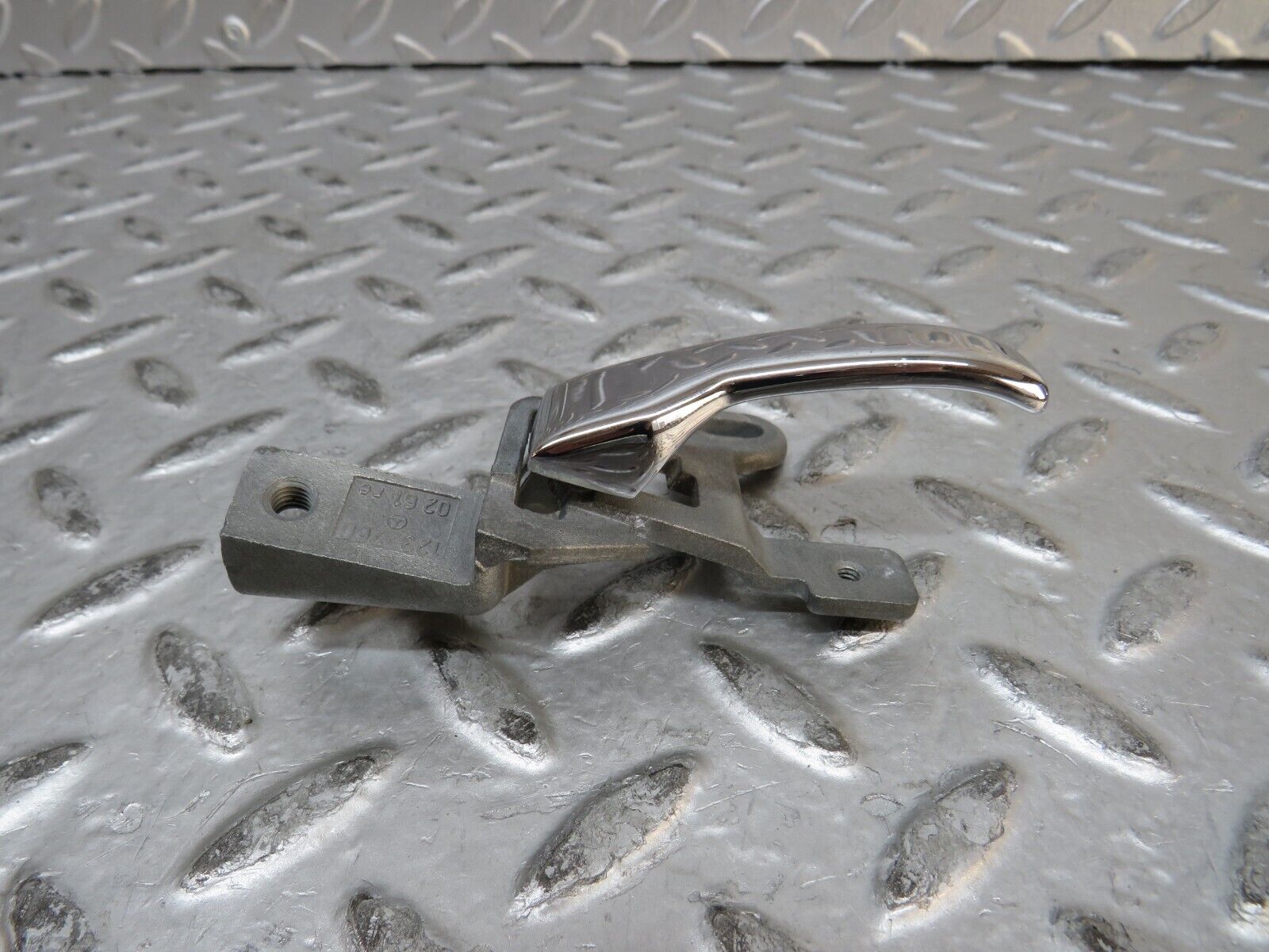 28806 Mercedes-Benz W123 230E Right Door Opener Door Handle 1237600261