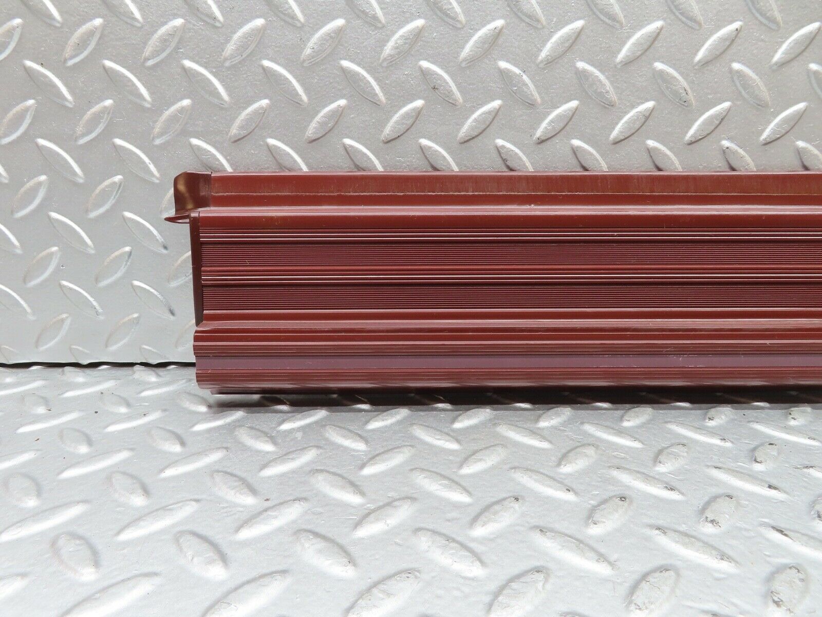 21478 Mercedes-Benz W126 300SE Rear Left Door Sill Cover Burgundy Red