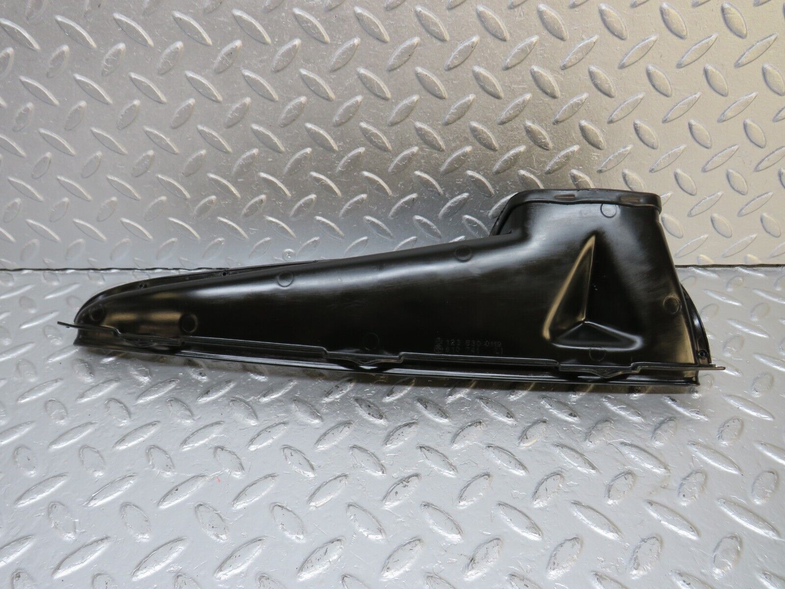 40550 Mercedes-Benz W123 300D Air Duct Vent Pair 1238300219 1238300119