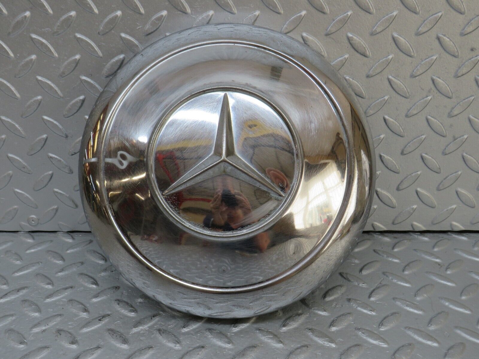 35761 Mercedes-Benz W108 Chrome Wheel Hub Cap