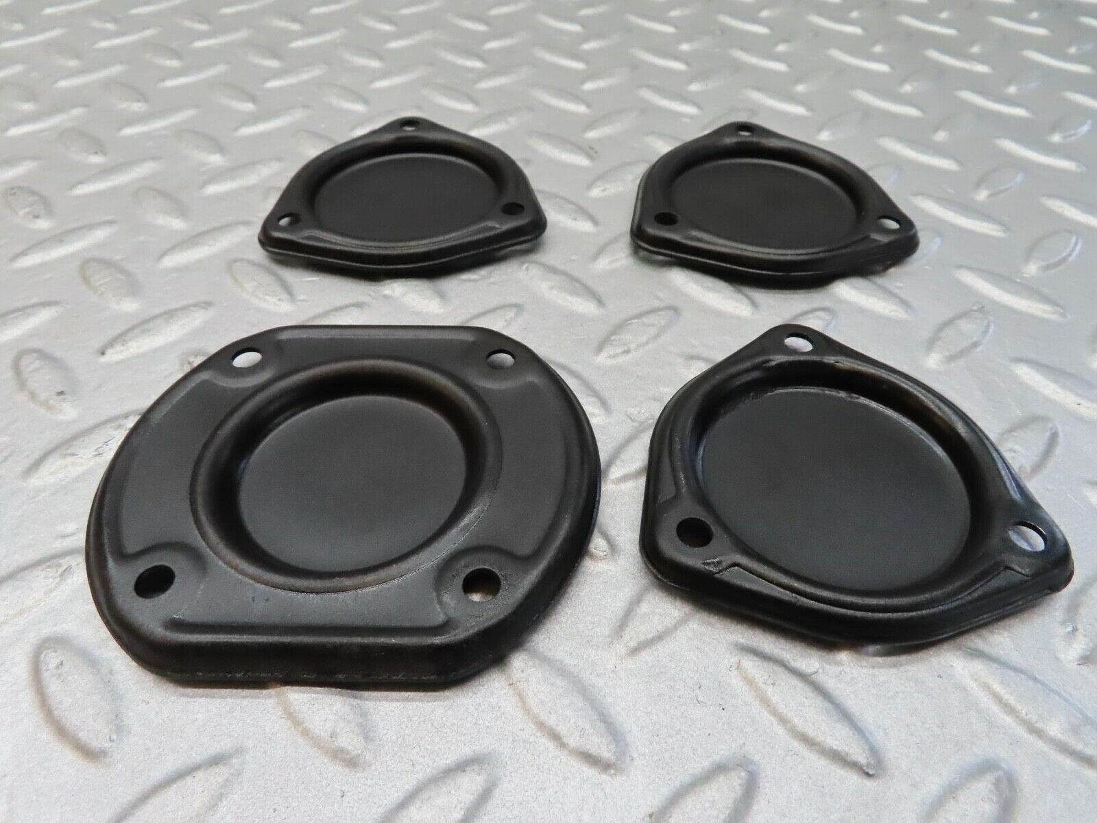 16112 Mercedes-Benz W123 280E Camshaft Access Cover Plate