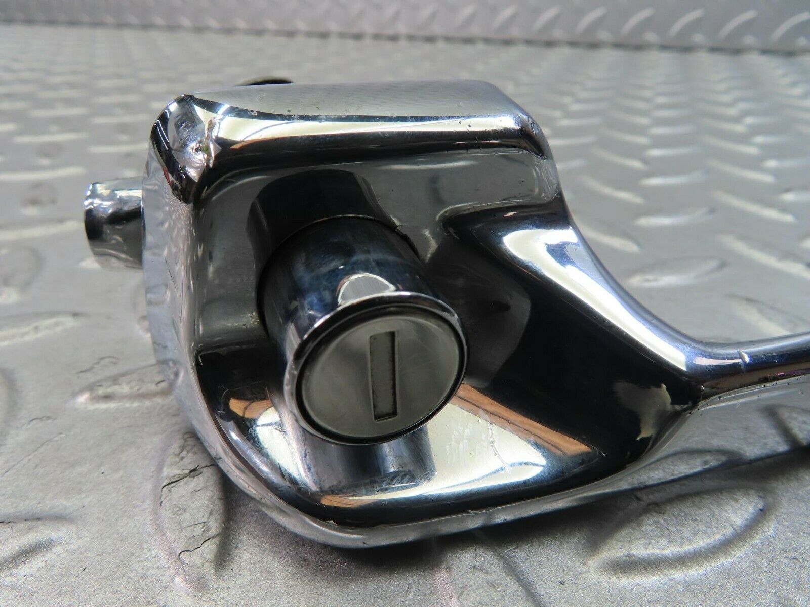 8791 Mercedes-Benz W108 Chrome Door Handle Front Left No Key 1087661301