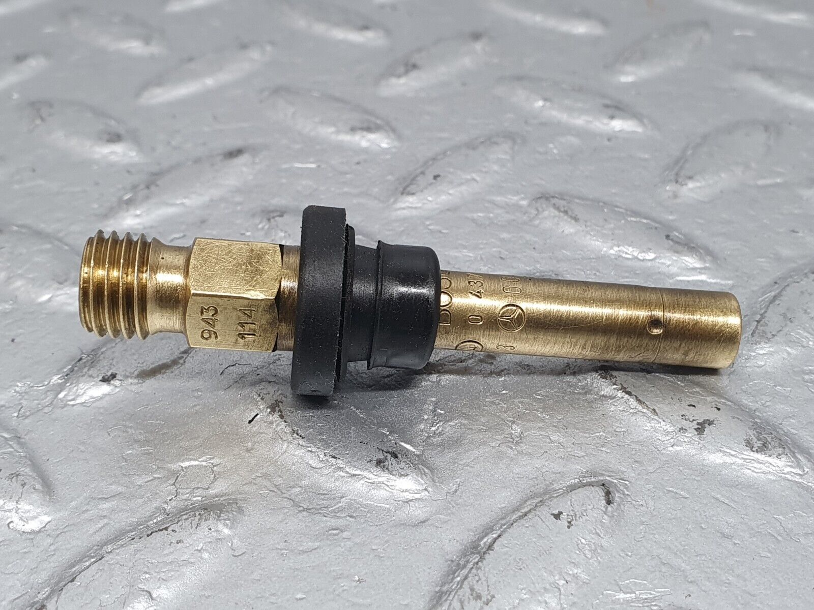 41033 Mercedes-Benz W126 300SE Fuel Injector Bosch 0000785623 0437502047