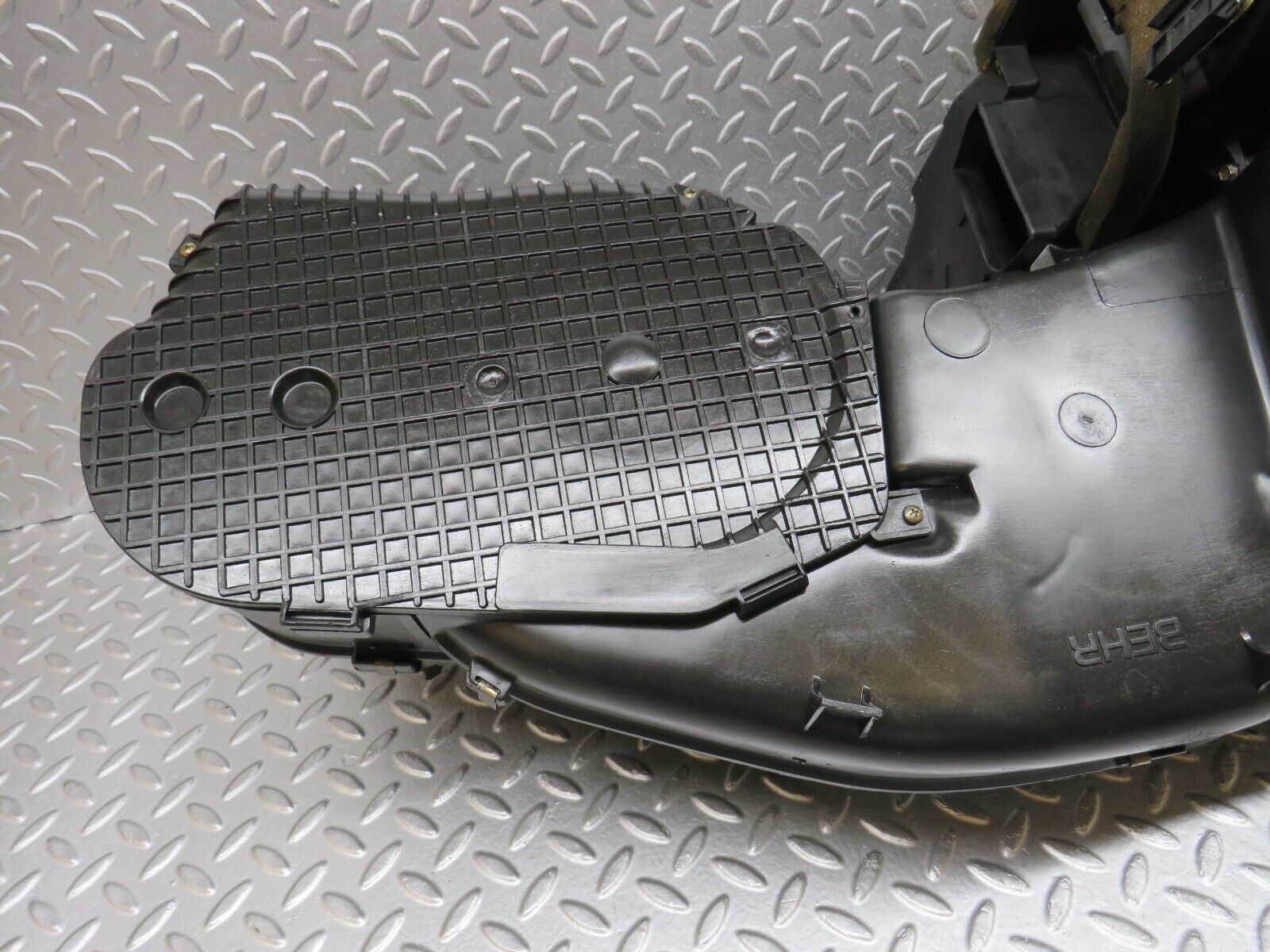 36315 Mercedes-Benz W126 420SE Heater Box Blower Housing Behr