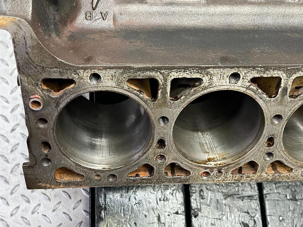 0205 Mercedes-Benz W116 350SE Engine Block M116.985 1160111001