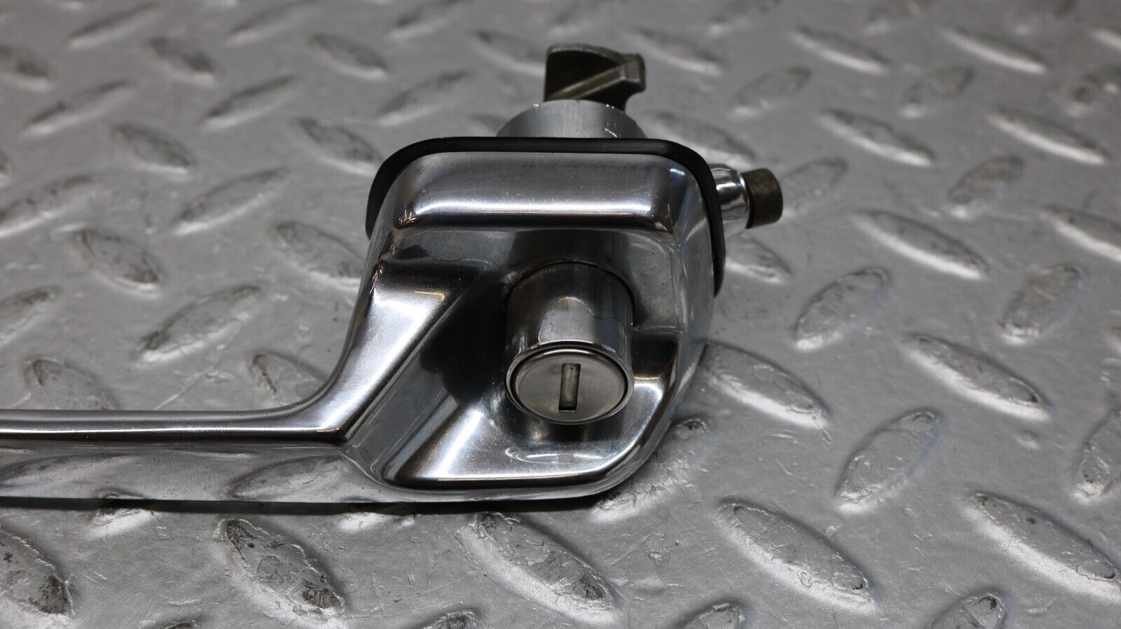 37275 Mercedes-Benz W109 300SEL Front Right Door Handle No Key 1087661401