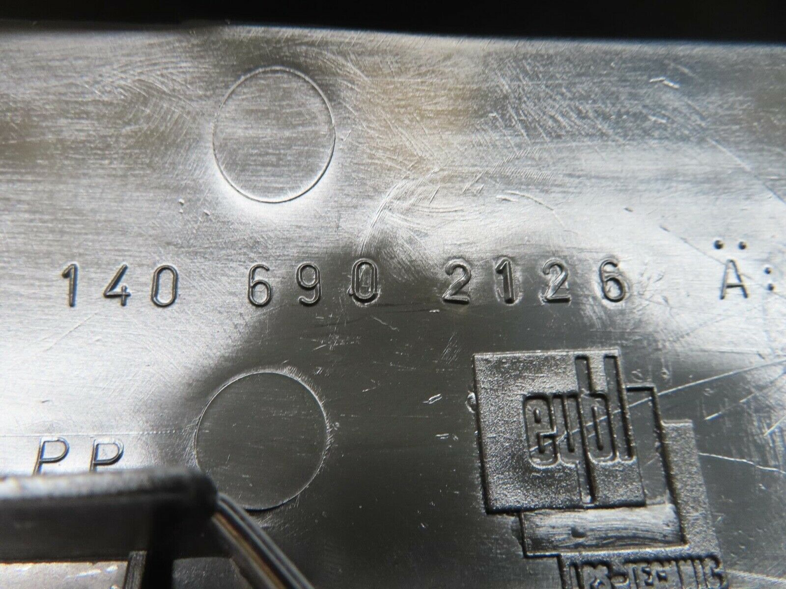 14990 Mercedes-Benz W140 S320 C Pillar Side Cover Left Side 1406902126