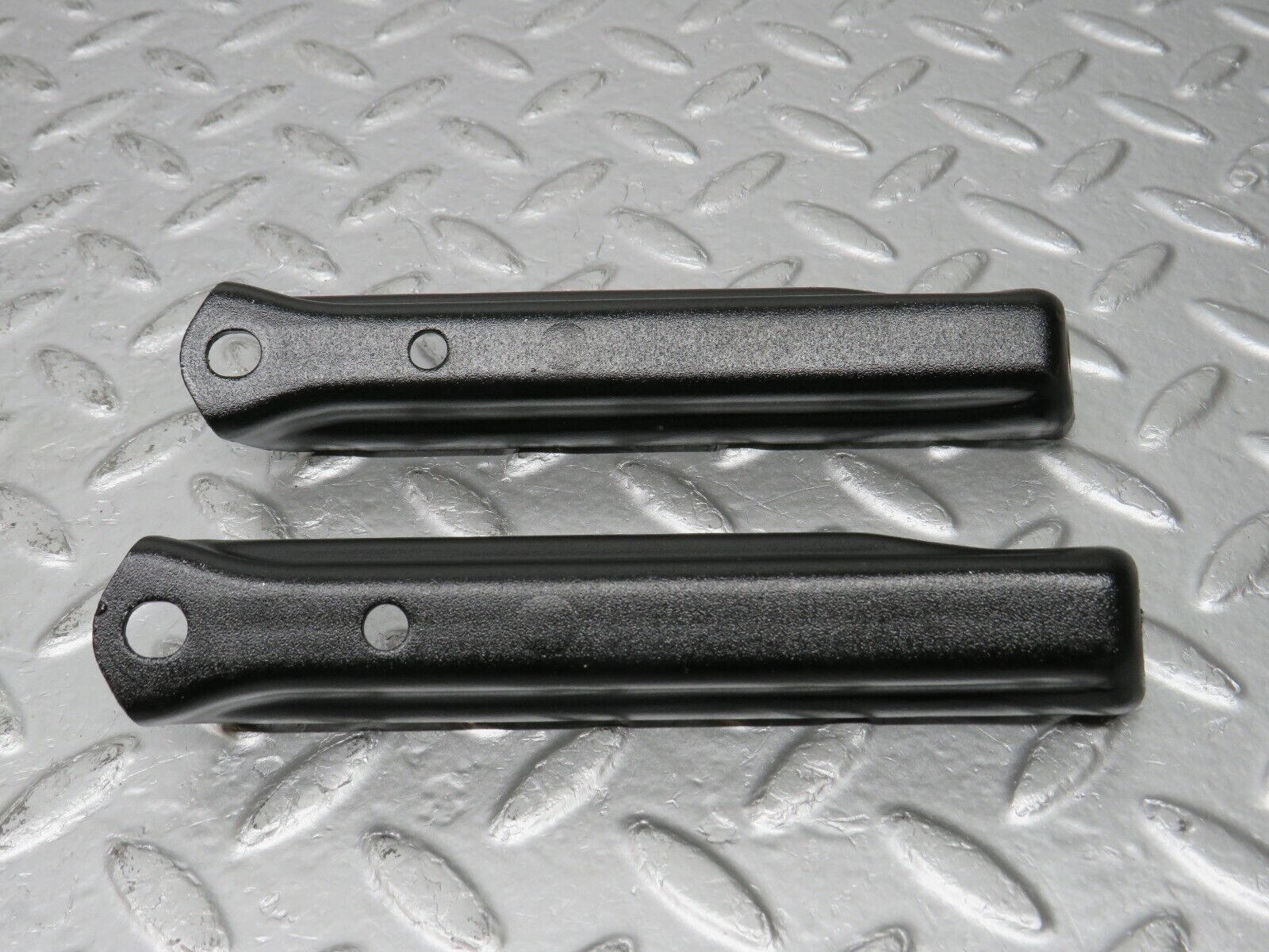 32671 Mercedes-Benz S124 300TE Wagon Air Intake Manifold Bracket