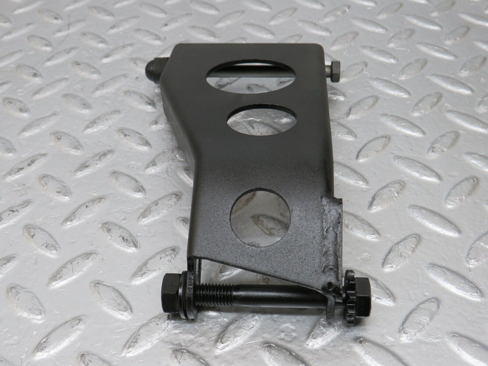 34587 Mercedes-Benz C126 380SEC Coupe Alternator Generator Bracket