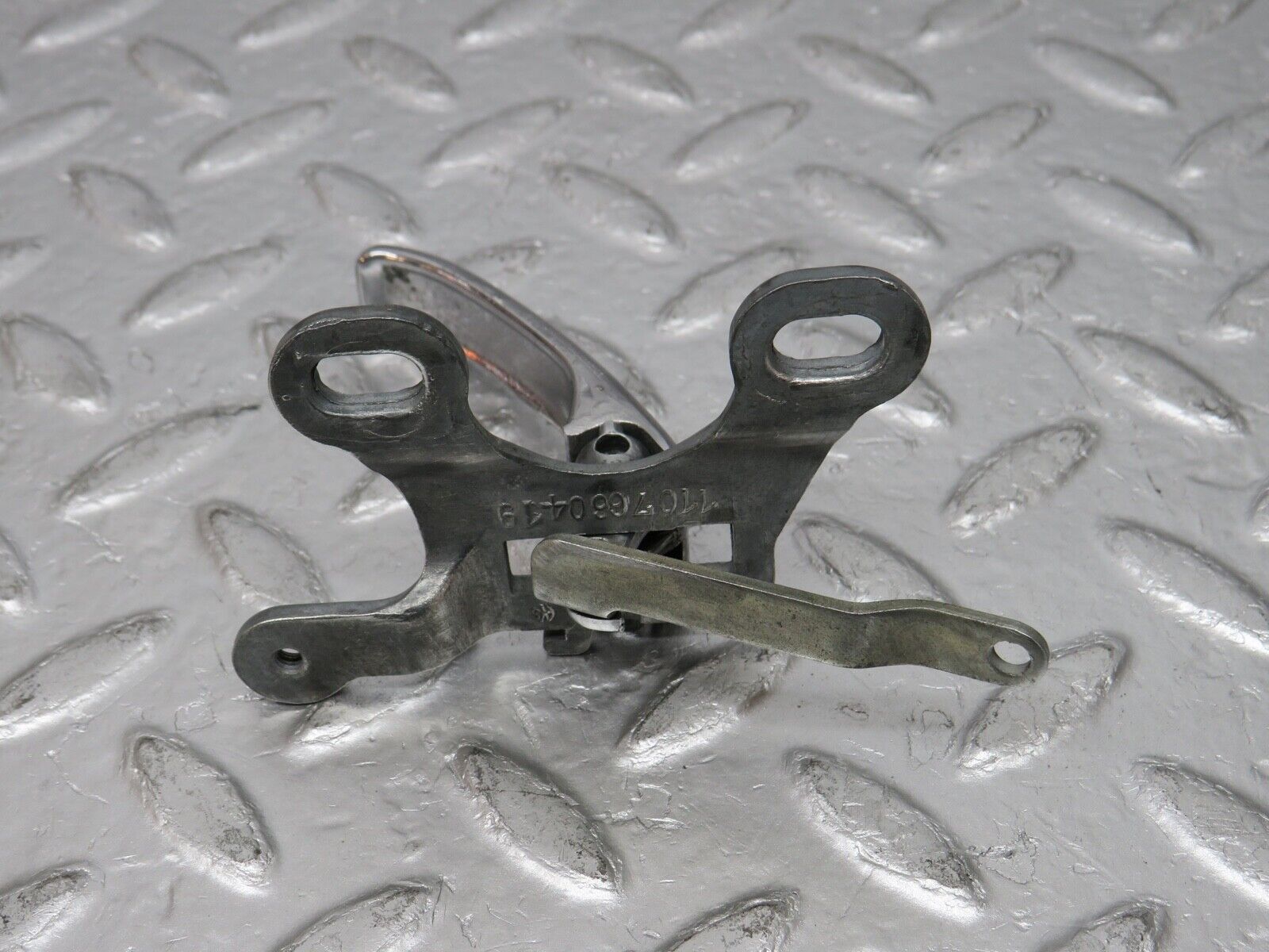 31009 Mercedes-Benz W123 230E Front Right Interior Door Handle 1107660419