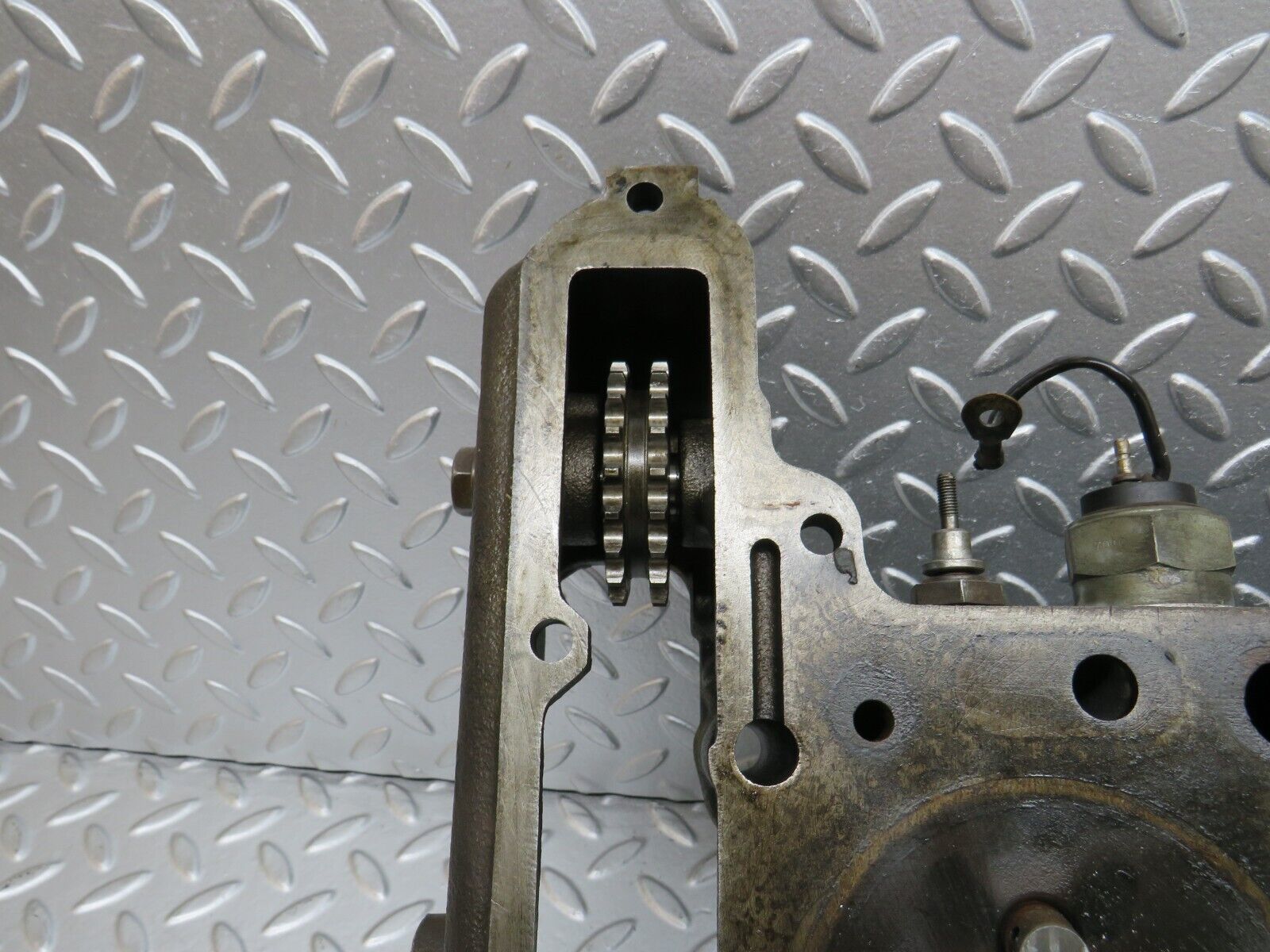 31138 Mercedes-Benz W123 200D Cylinder Head 6150162301