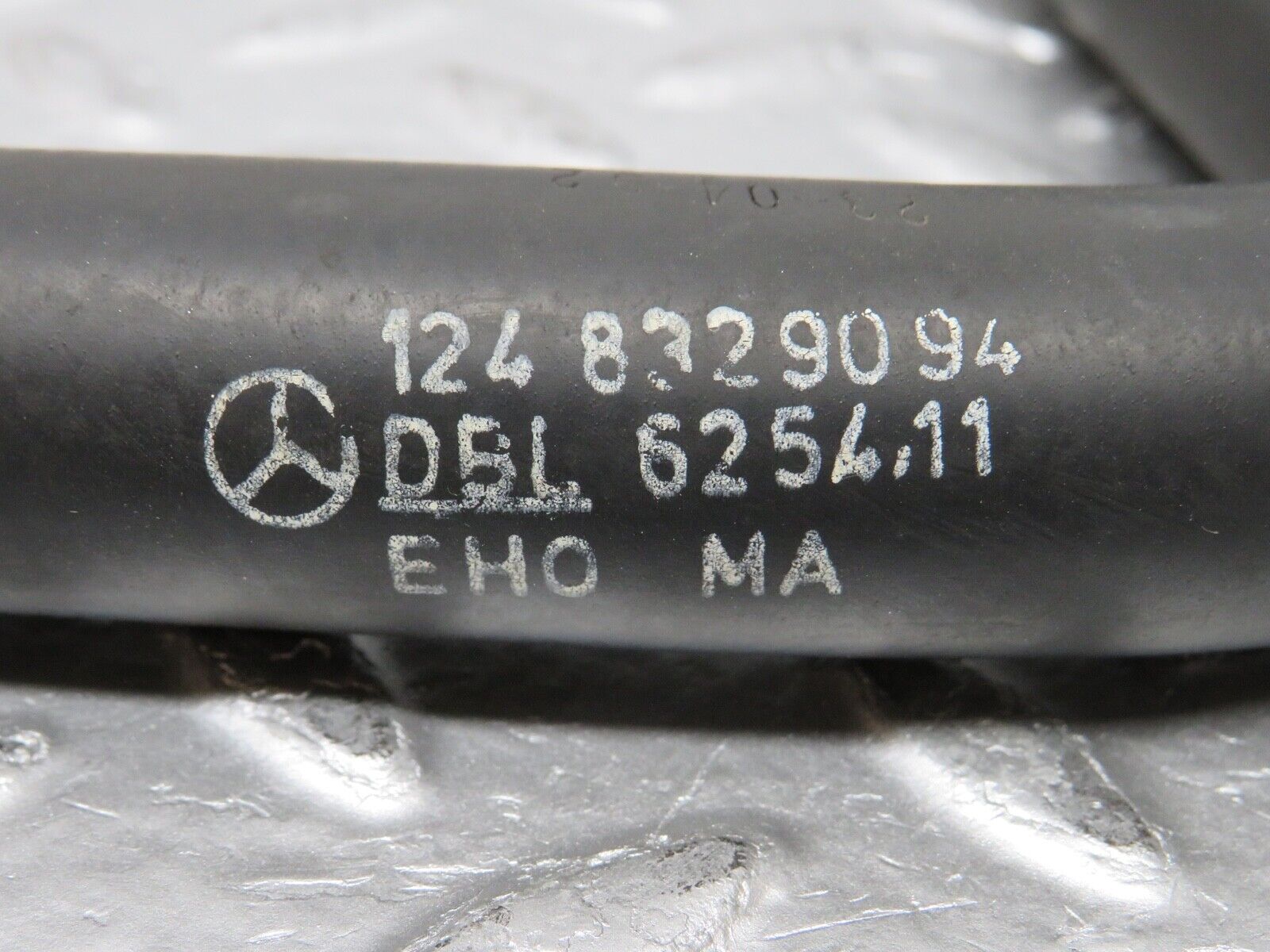 30494 Mercedes-Benz W124 230E Water Hose Pipe 1248329094