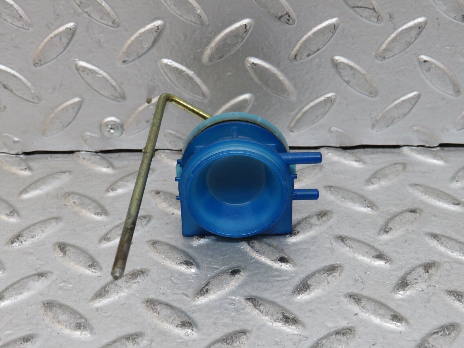 28371 Mercedes-Benz S123 240D Wagon Fuel Tank Flap Cap Vacuum Actuator